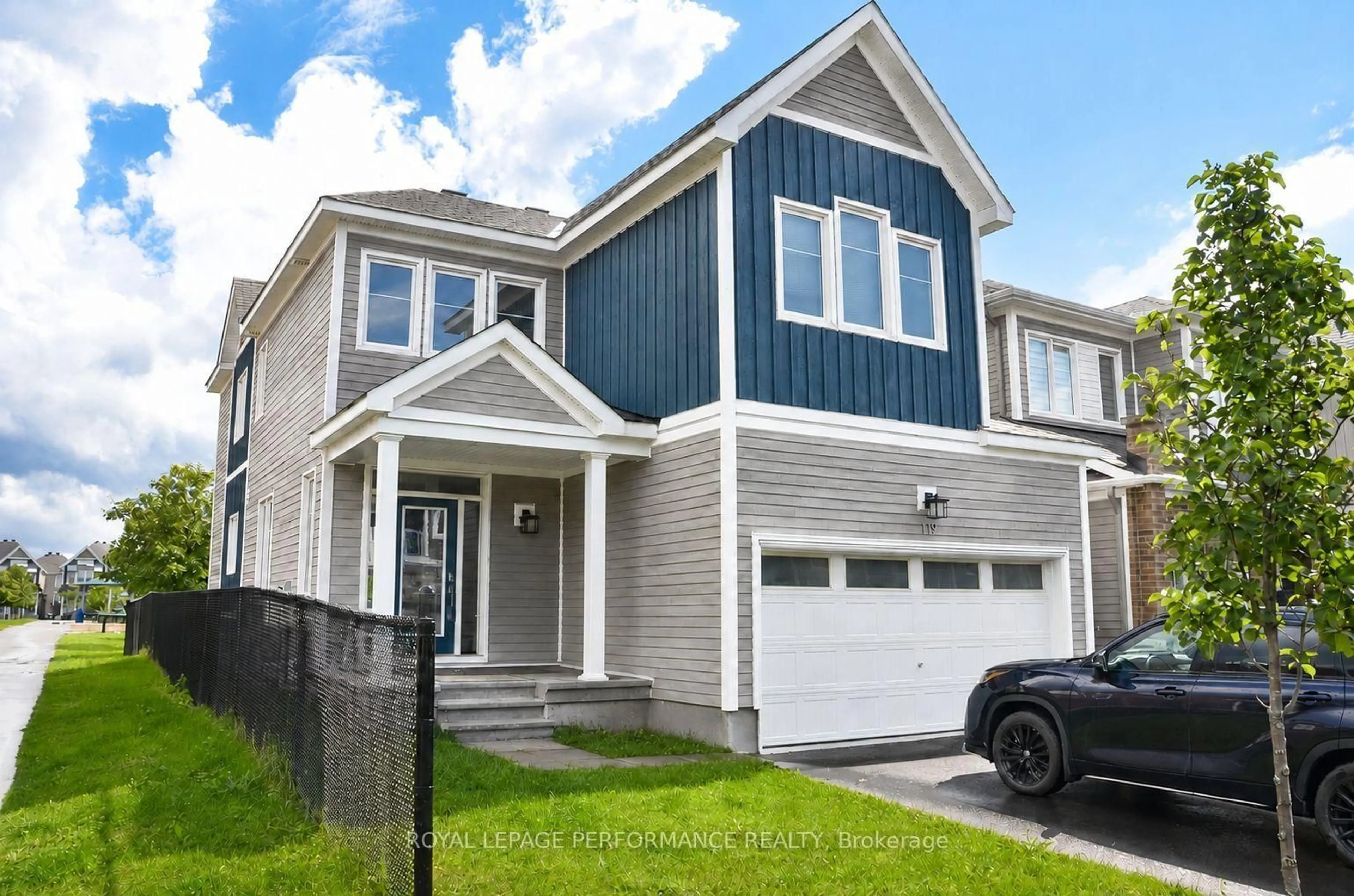 Home with vinyl exterior material, street for 119 Hackamore Cres, Richmond Ontario K0A 2Z0