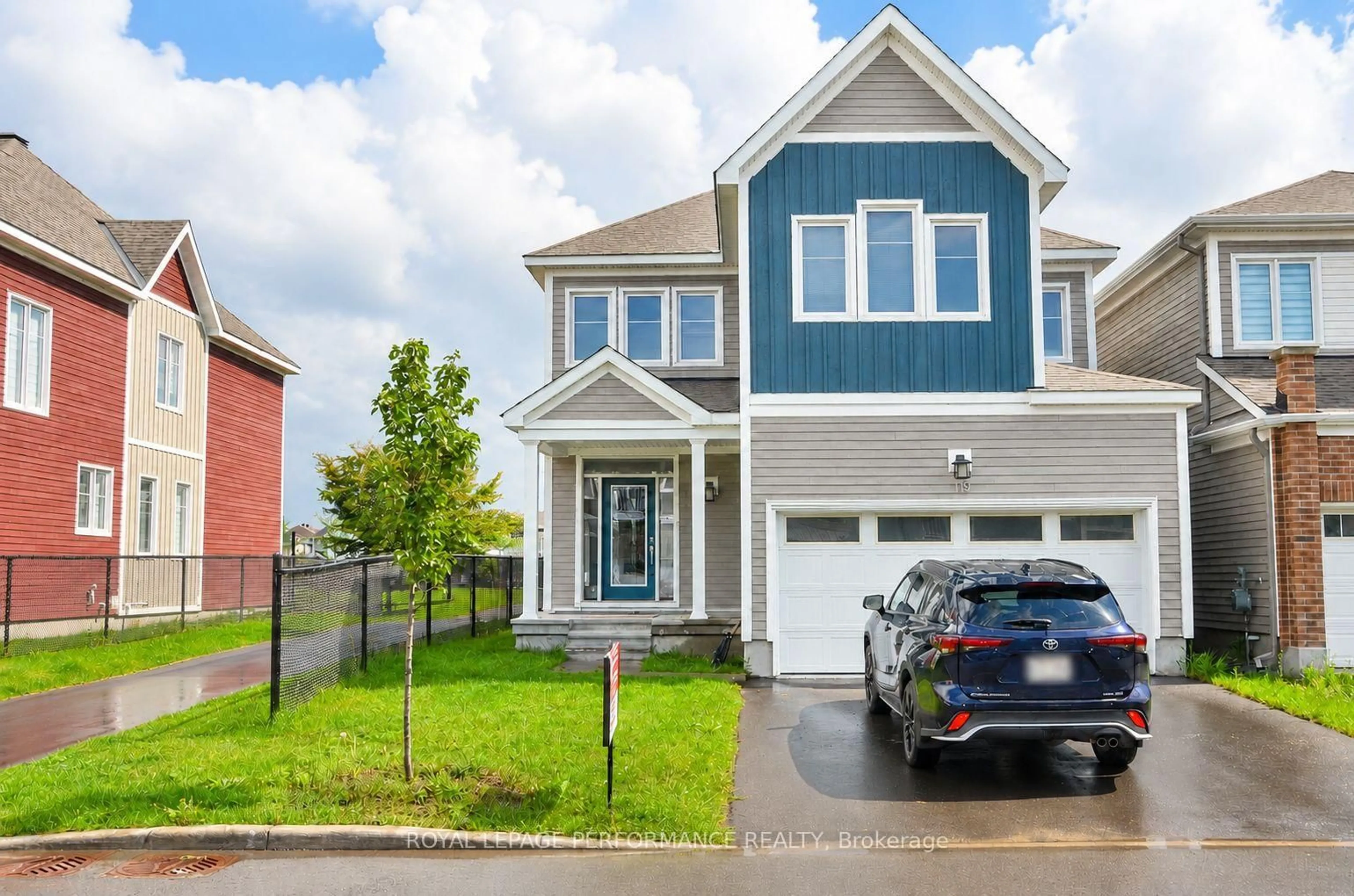 Home with vinyl exterior material, street for 119 Hackamore Cres, Richmond Ontario K0A 2Z0