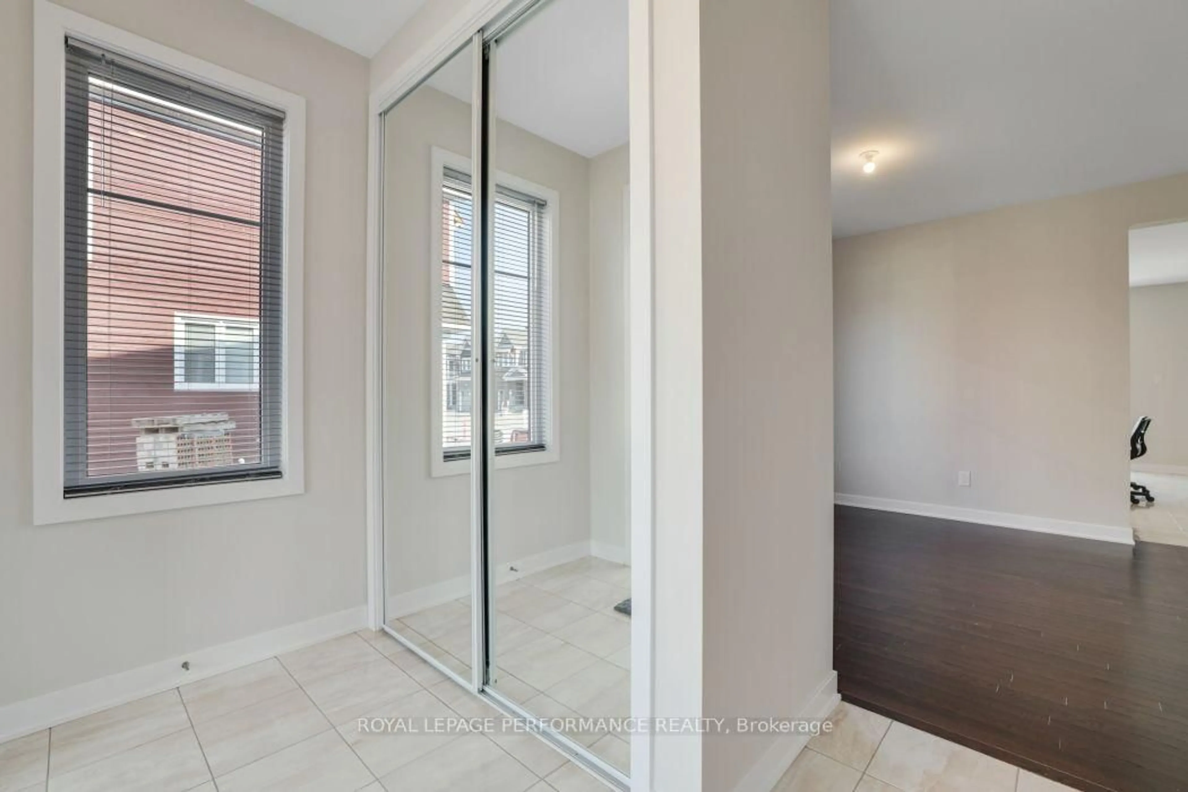 Indoor entryway for 119 Hackamore Cres, Richmond Ontario K0A 2Z0