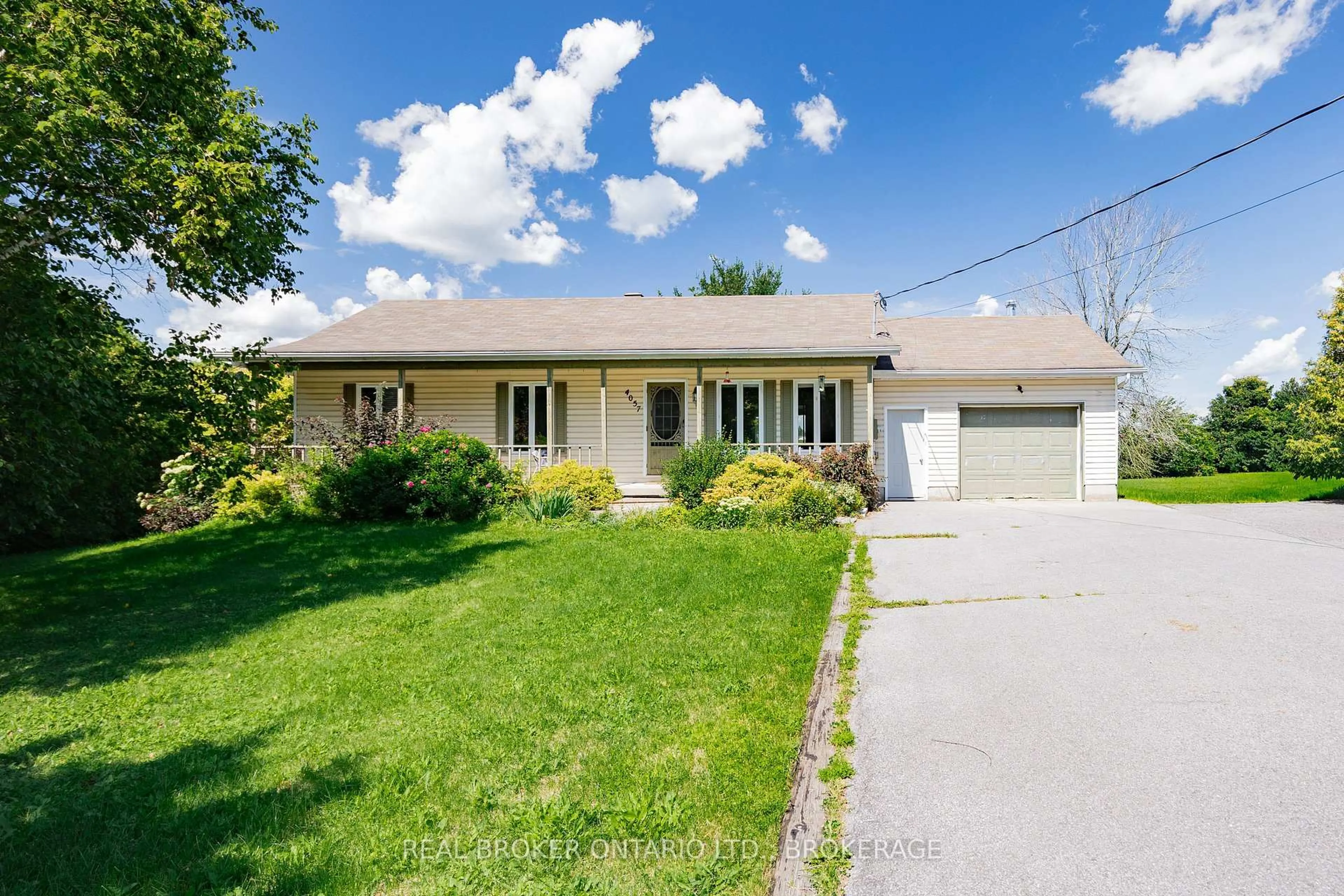 A pic from outside/outdoor area/front of a property/back of a property/a pic from drone, street for 4057 LEFEBVRE St, South Glengarry Ontario K0C 1L0