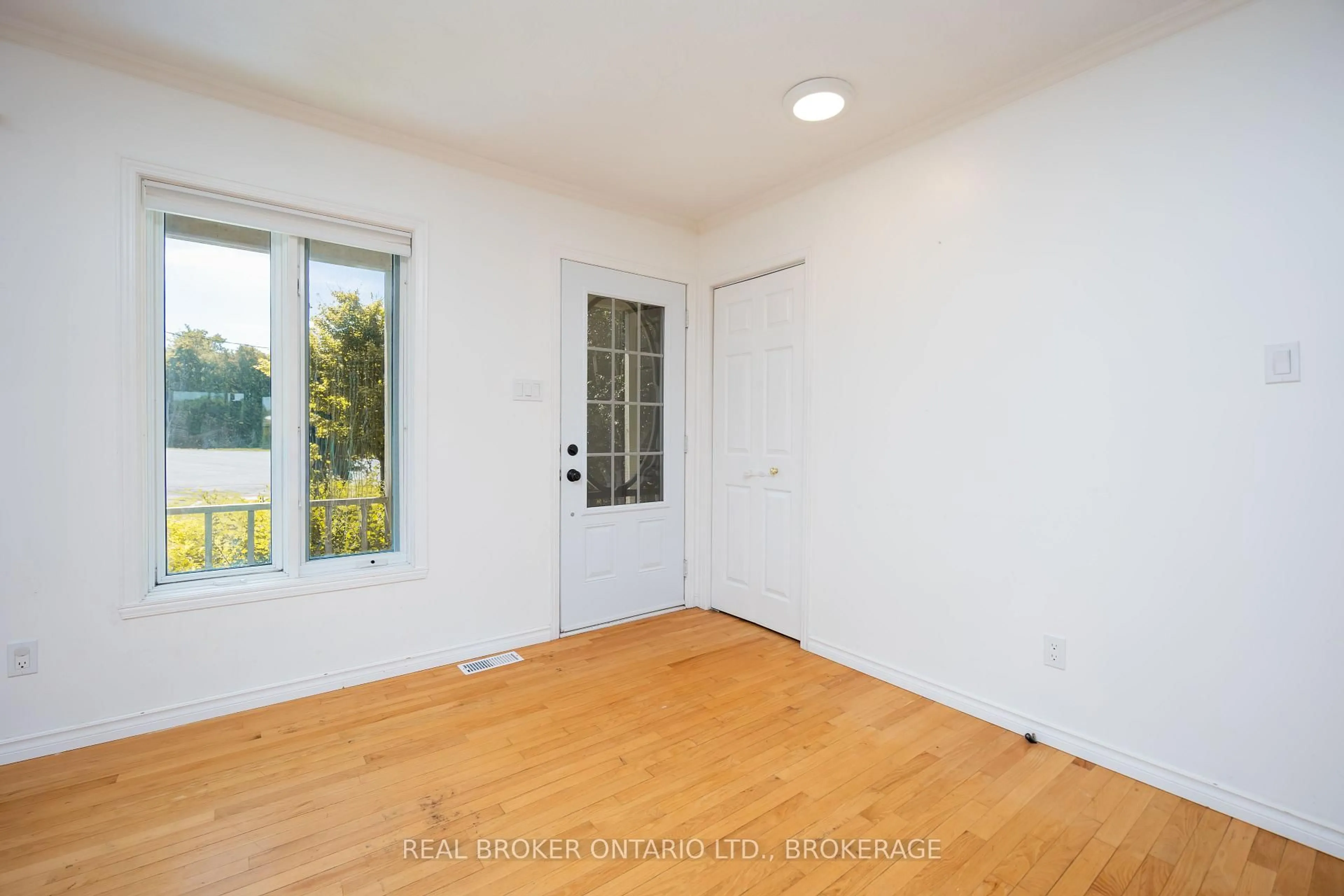 Indoor entryway for 4057 LEFEBVRE St, South Glengarry Ontario K0C 1L0