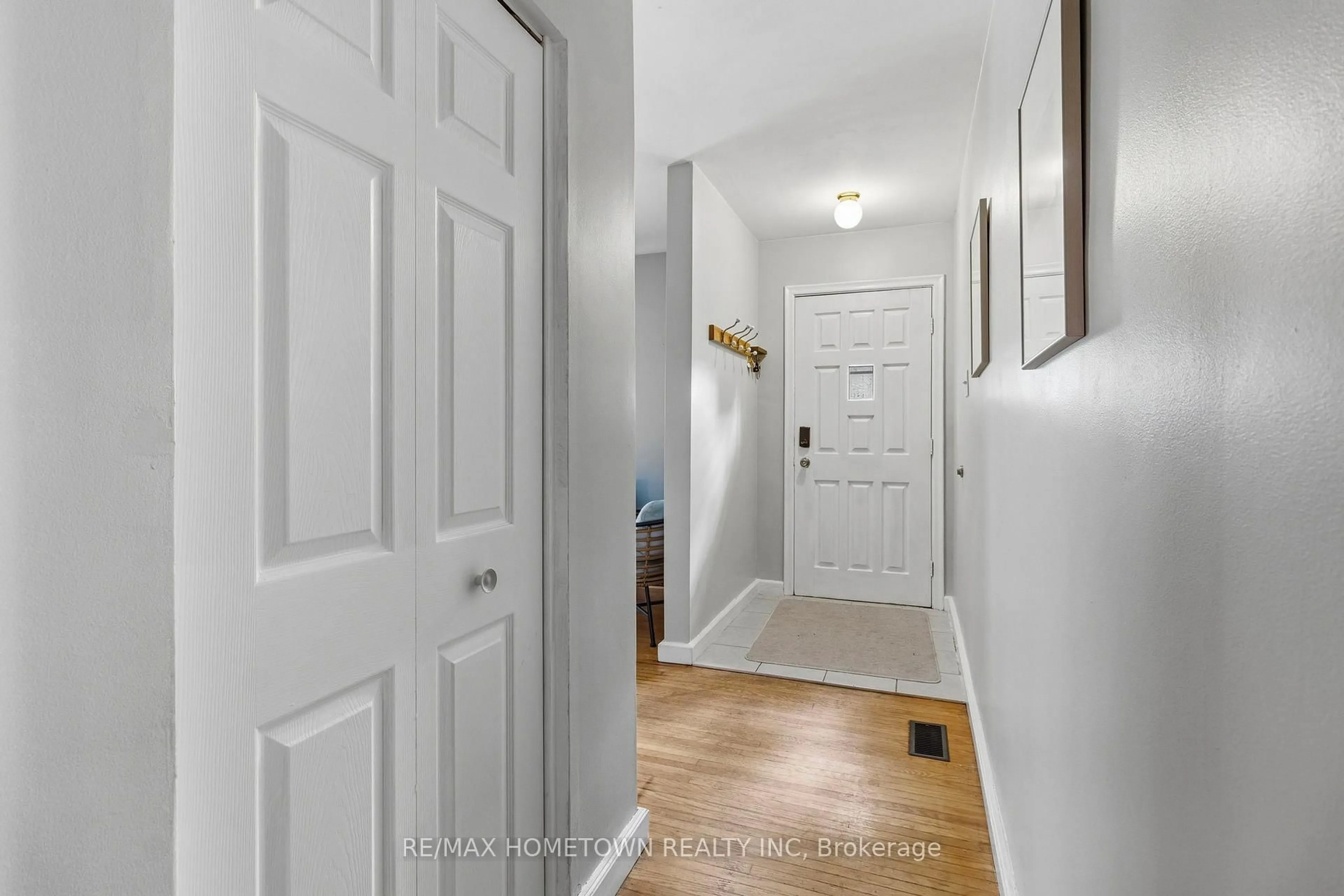 Indoor entryway for 3505 Charleville Rd, Augusta Ontario K0E 1T0