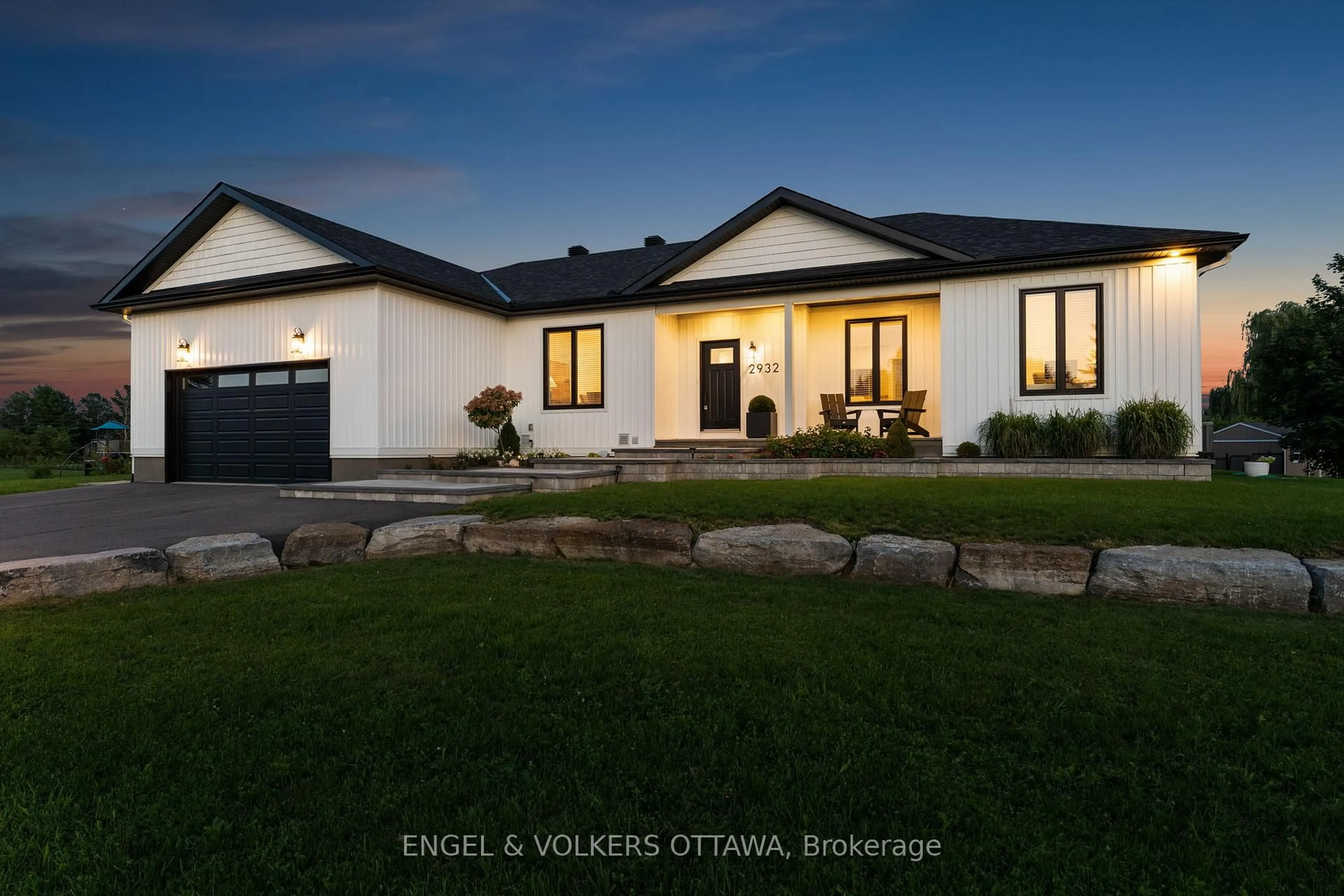 Home with vinyl exterior material, street for 2932 Danbury Way, North Gower Ontario K0A 2T0