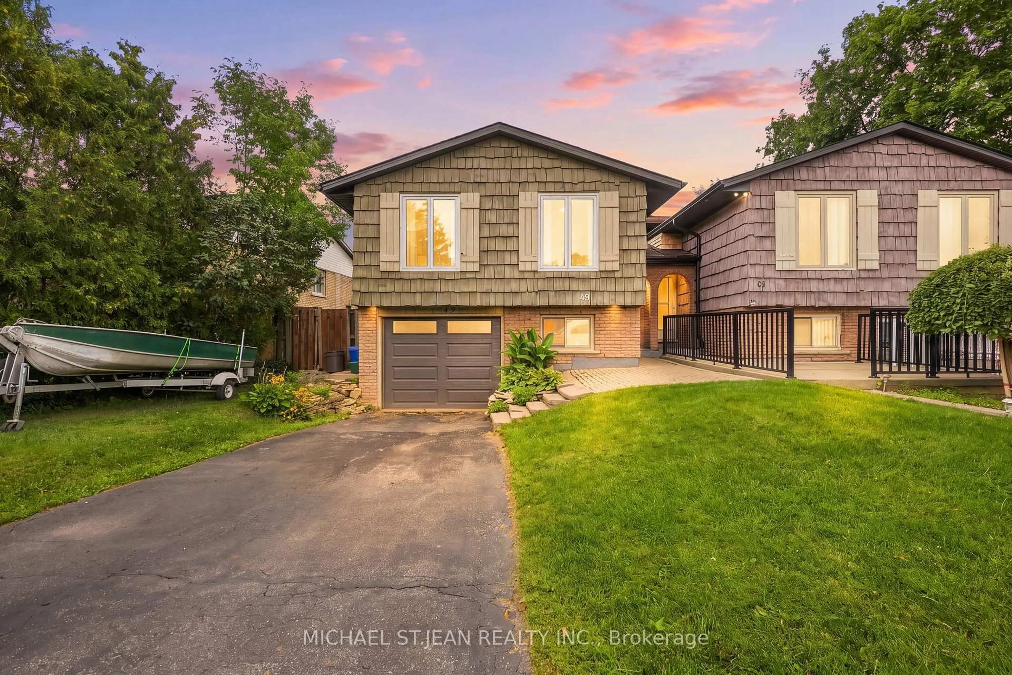 A pic from outside/outdoor area/front of a property/back of a property/a pic from drone, street for 49 Markson Cres, Hamilton Ontario L8T 4W3