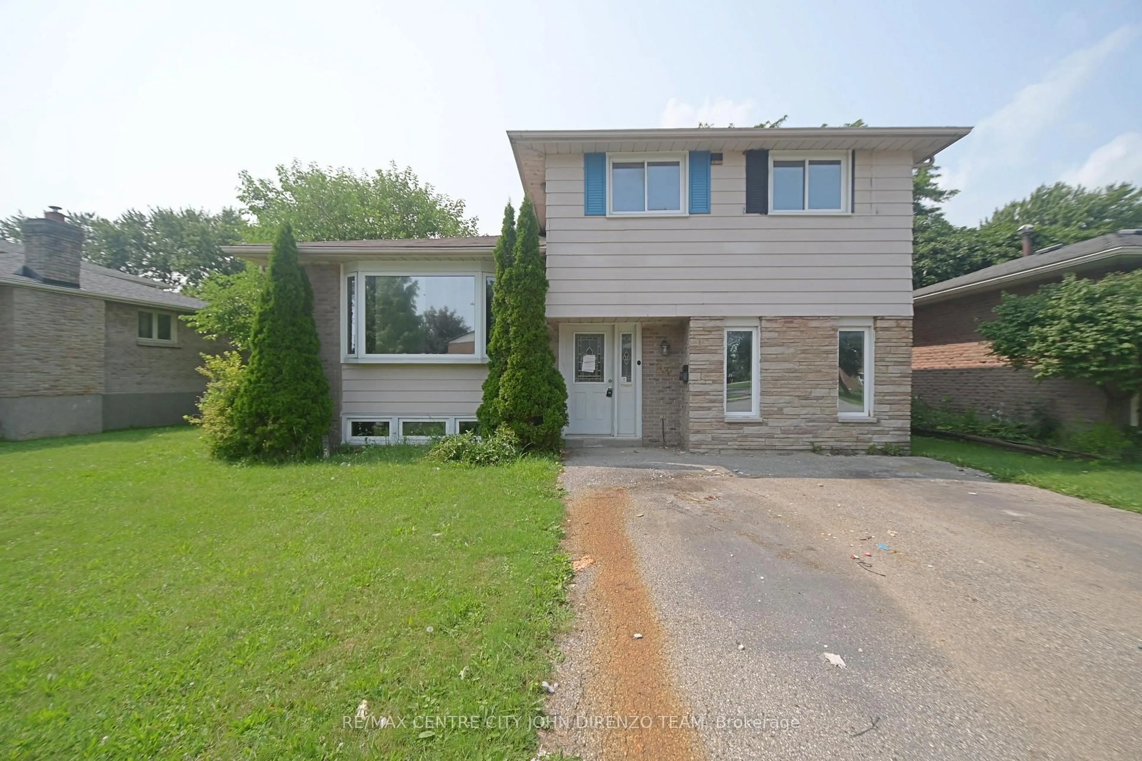Unknown for 83 Confederation Dr, St. Thomas Ontario N5P 3Y2