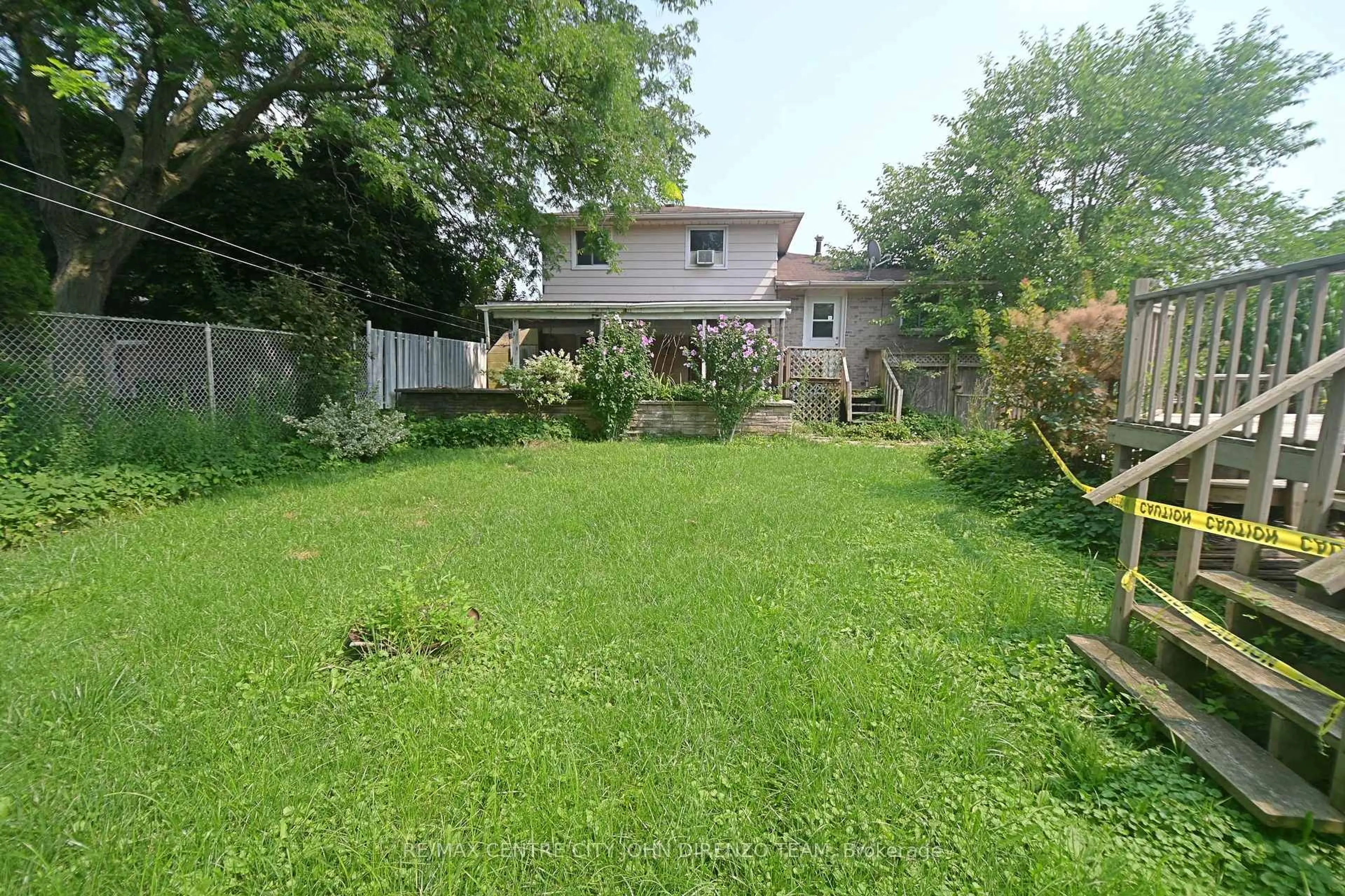 A pic from outside/outdoor area/front of a property/back of a property/a pic from drone, street for 83 Confederation Dr, St. Thomas Ontario N5P 3Y2
