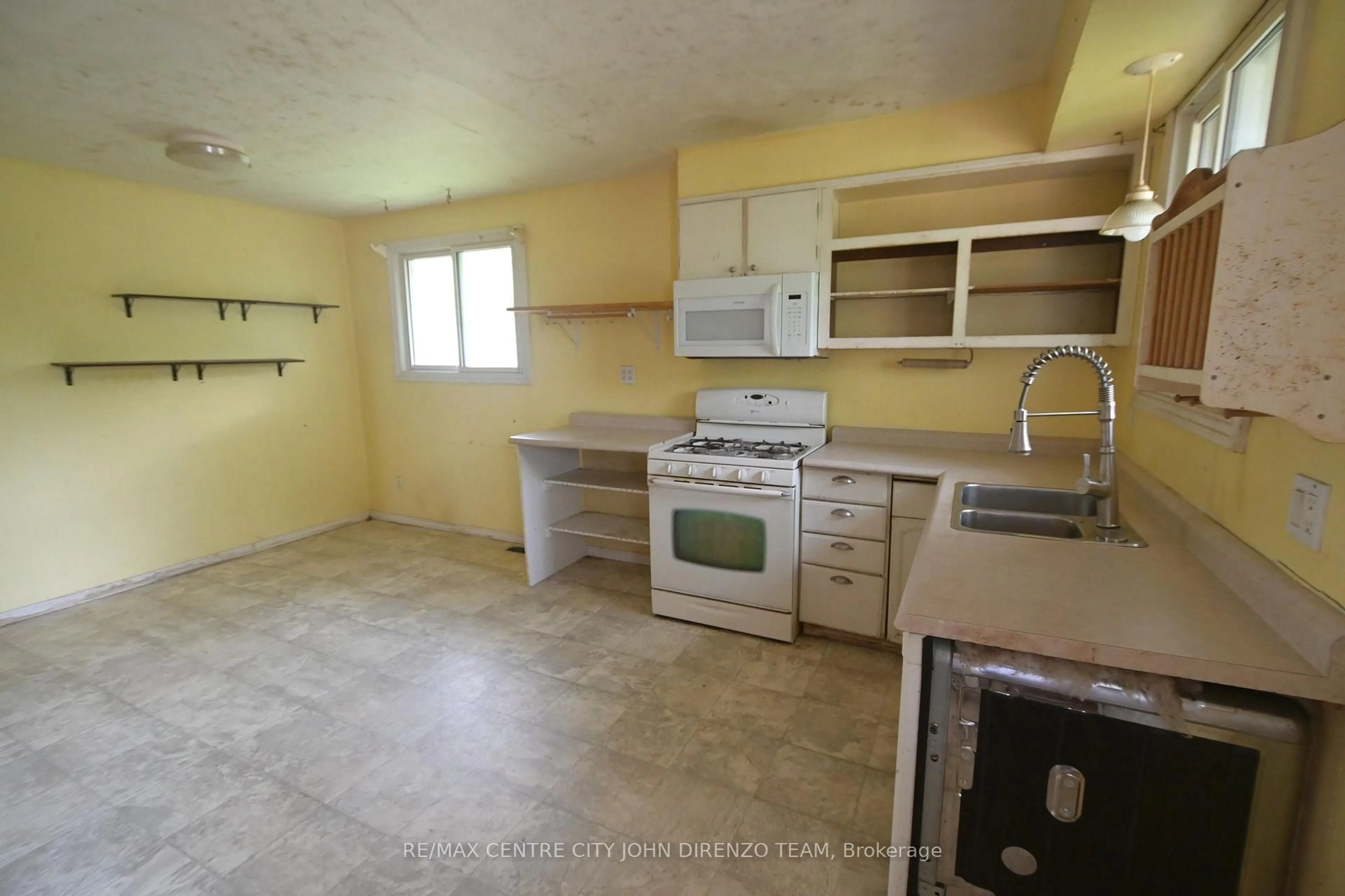 Standard kitchen, unknown for 83 Confederation Dr, St. Thomas Ontario N5P 3Y2