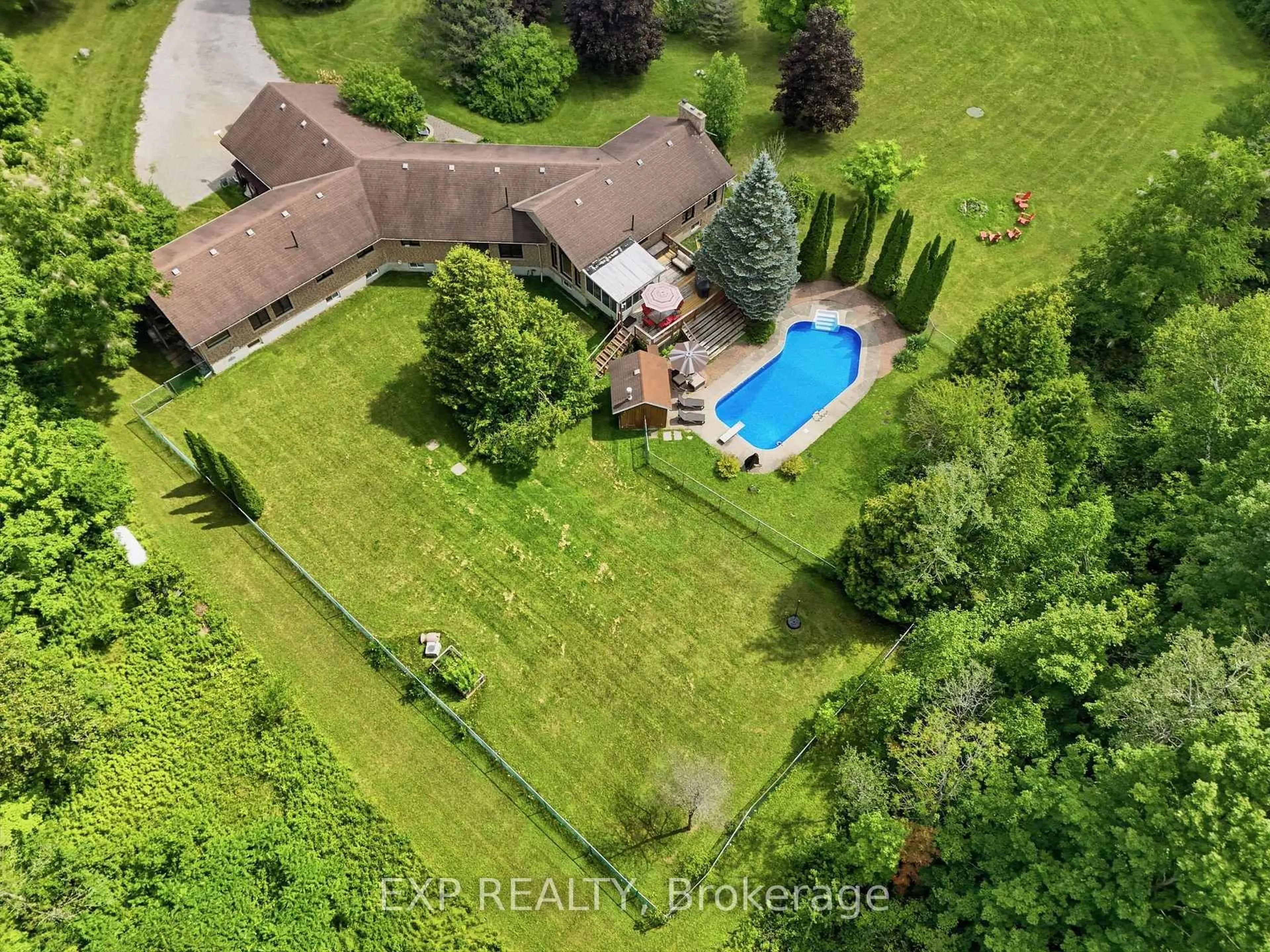 A pic from outside/outdoor area/front of a property/back of a property/a pic from drone, water/lake/river/ocean view for 4178 Darkwood Rd, Puslinch Ontario L0P 1J0