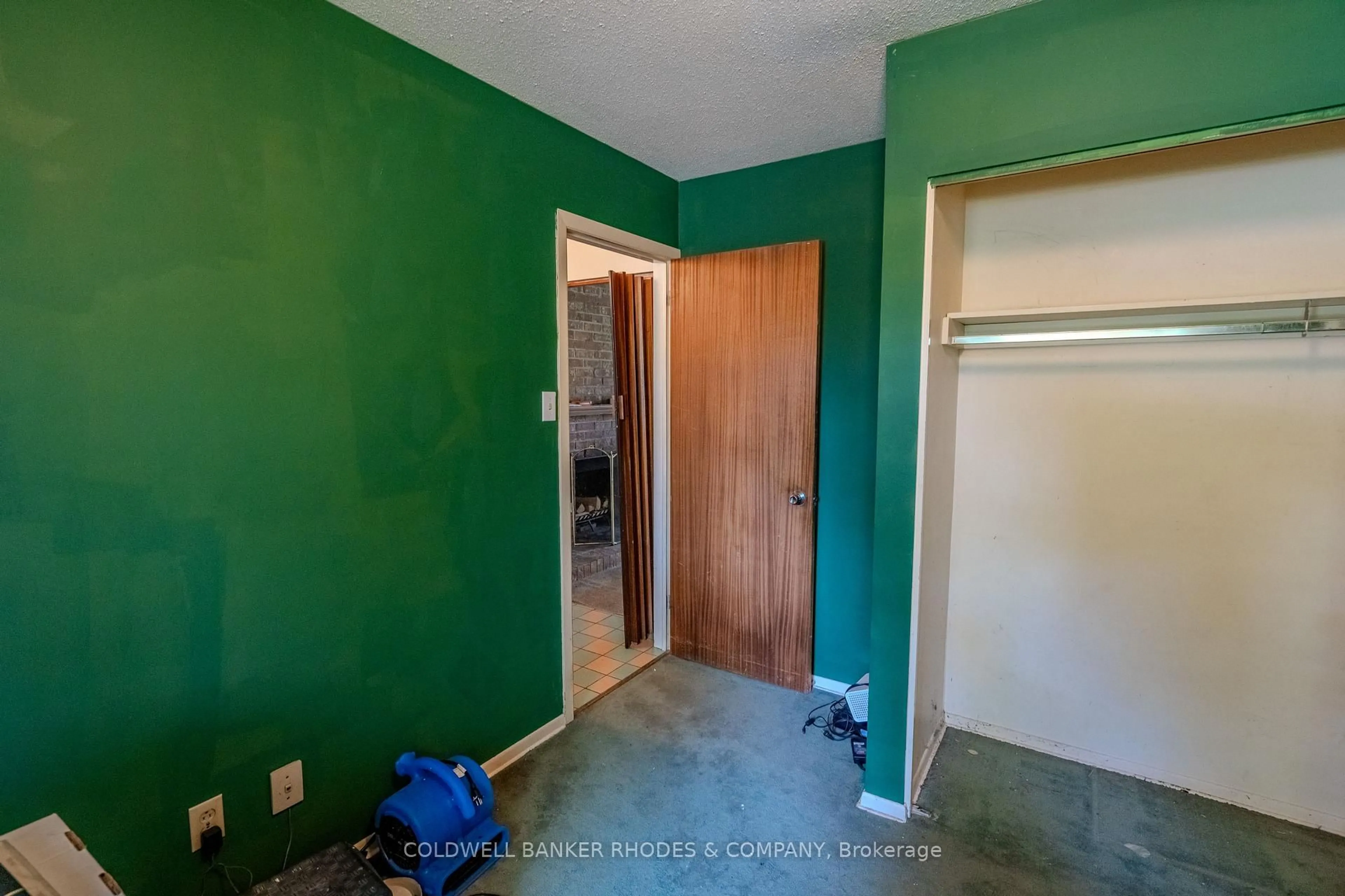 Unknown for 26 Crofton Rd, Ottawa Ontario K2G 0N3