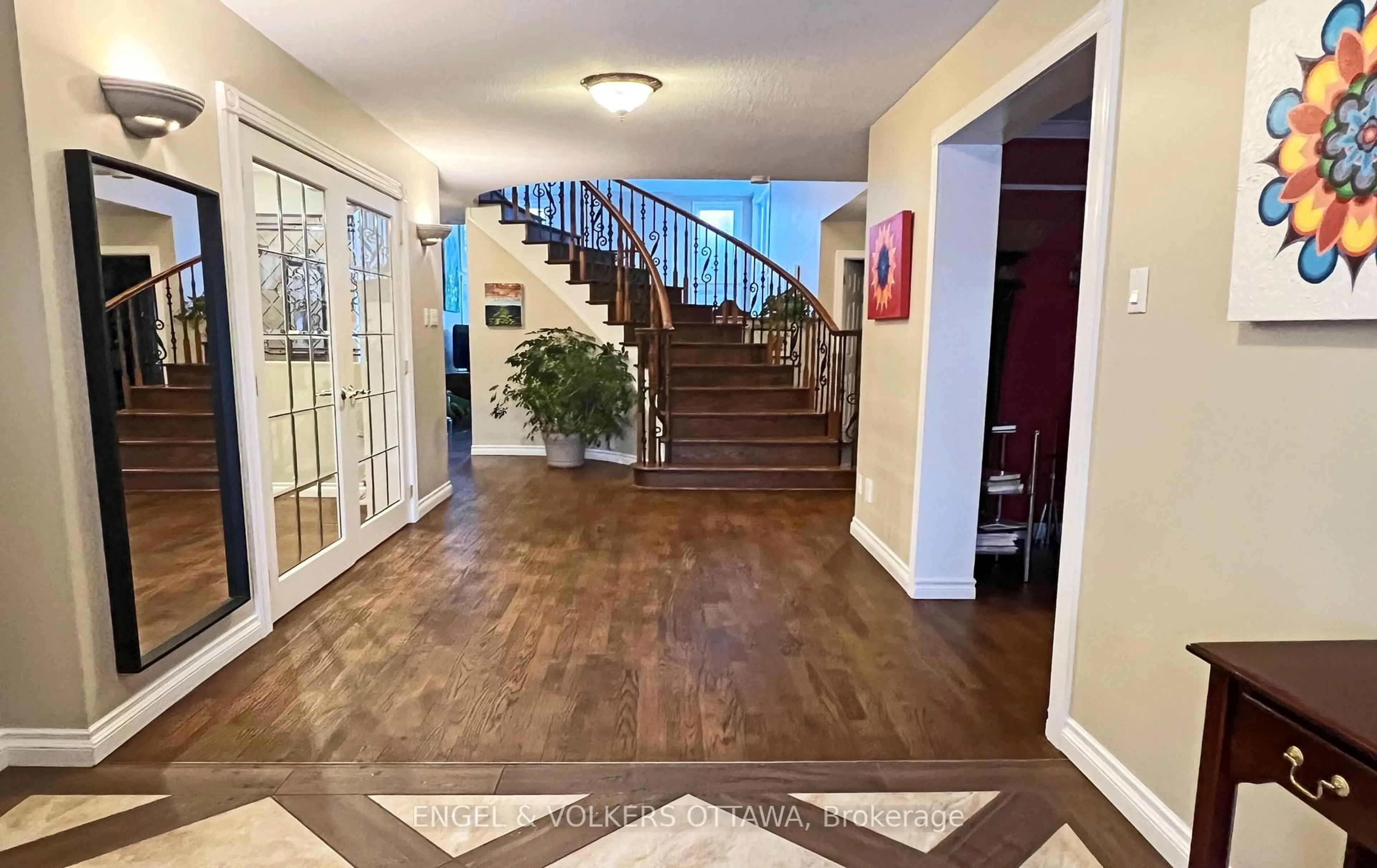 Indoor entryway for 736 Hauteview Cres, Ottawa Ontario K4A 2B8