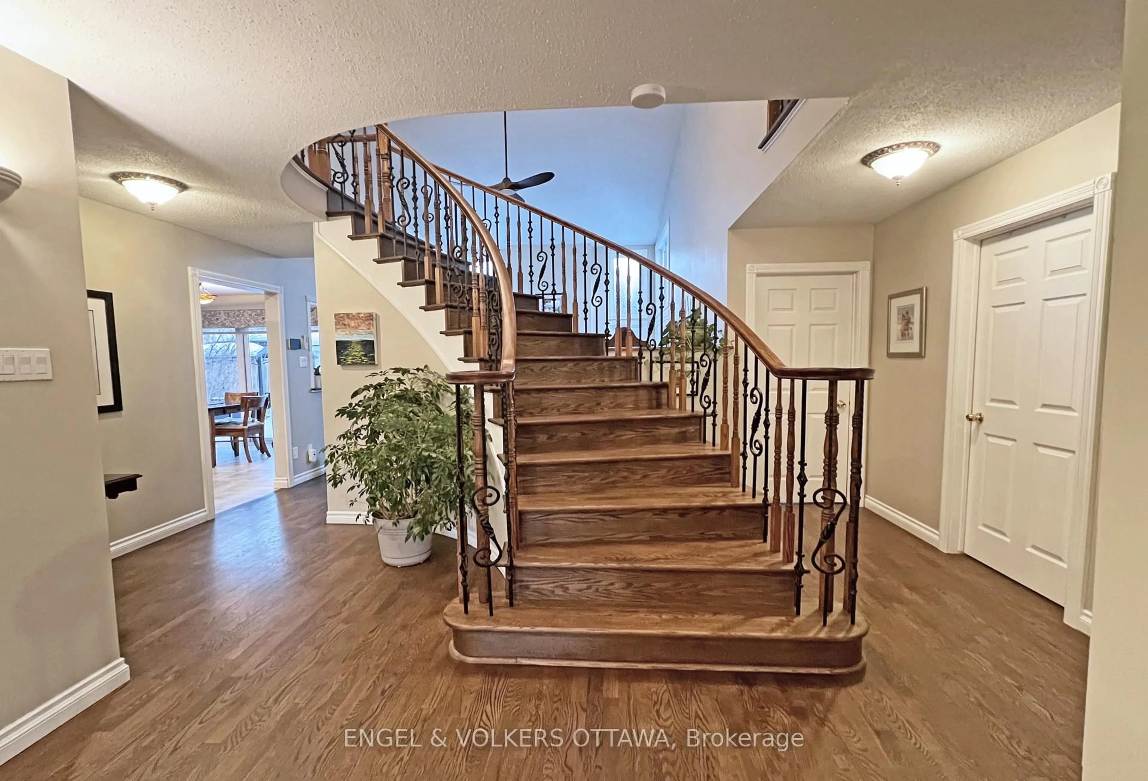 Unknown for 736 Hauteview Cres, Ottawa Ontario K4A 2B8