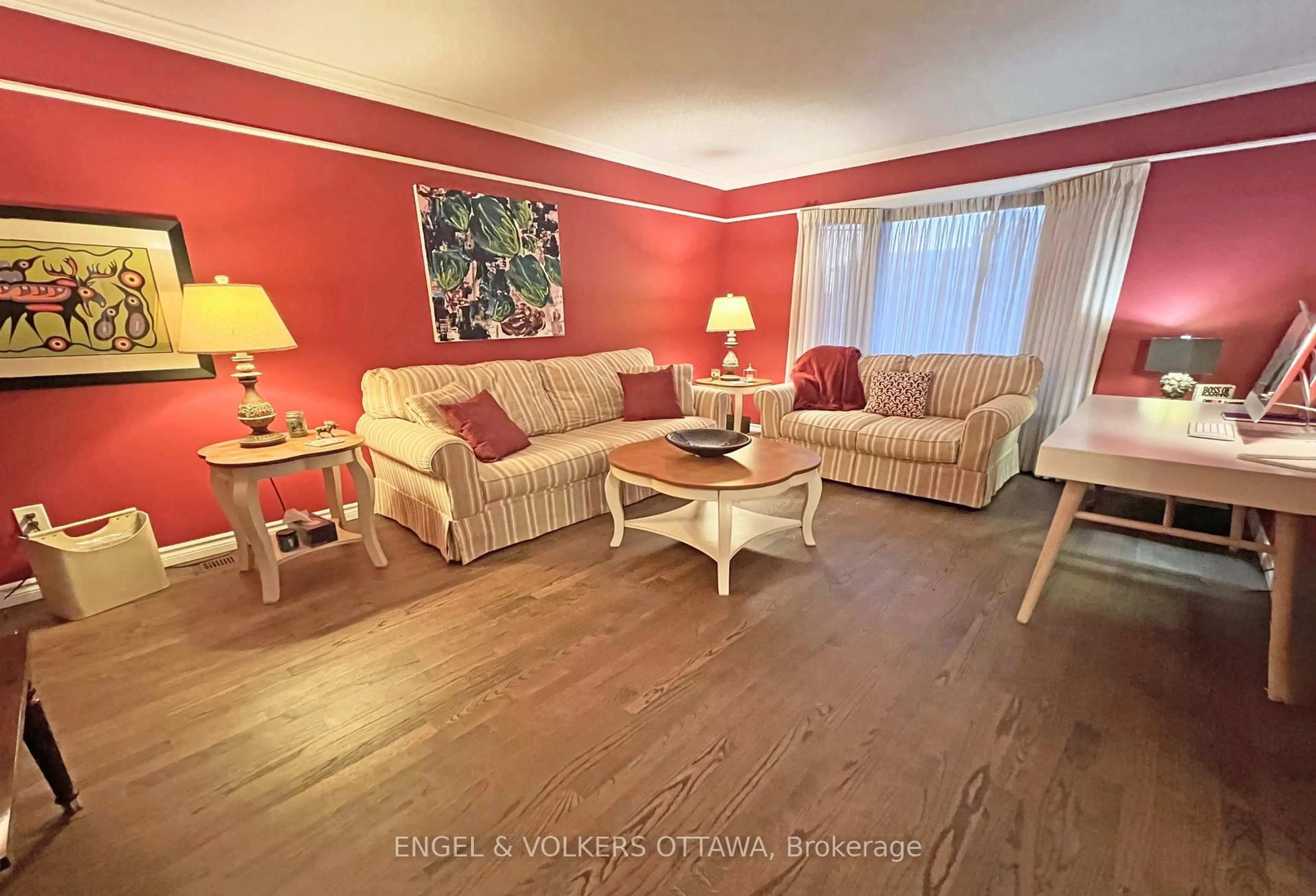 Living room with furniture, wood/laminate floor for 736 Hauteview Cres, Ottawa Ontario K4A 2B8