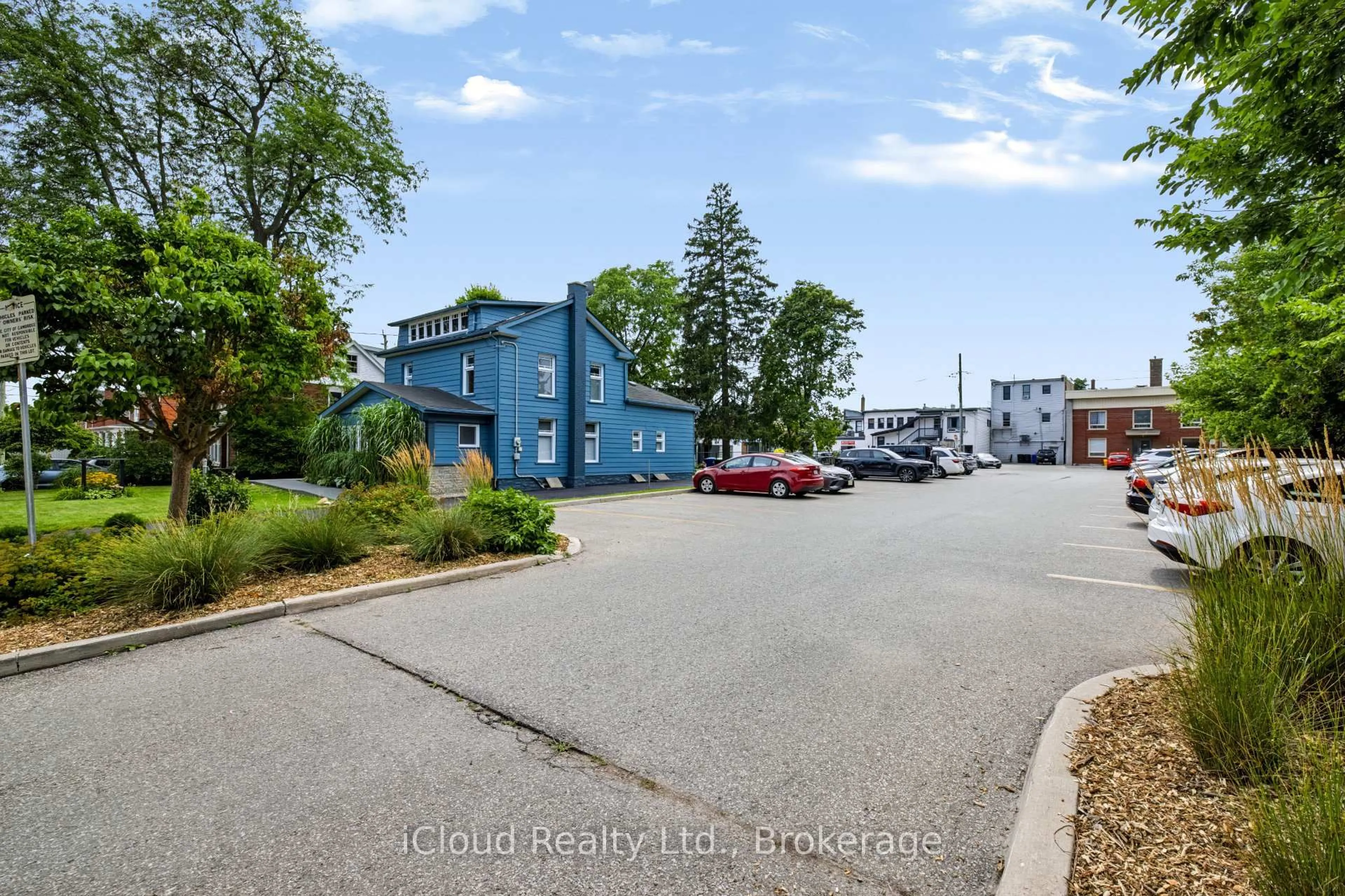 Unknown for 654 Duke St, Cambridge Ontario N3H 3T5