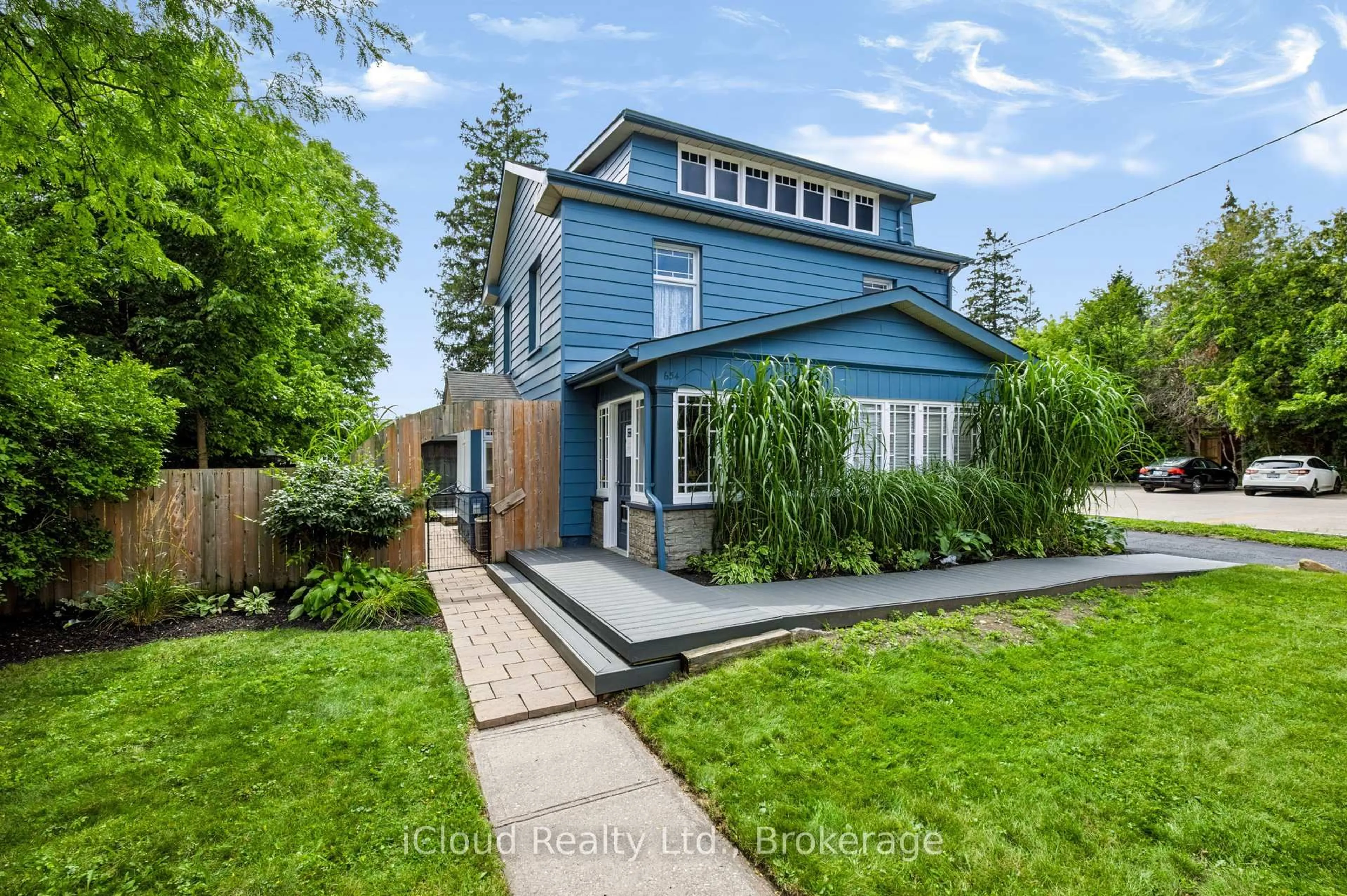Unknown for 654 Duke St, Cambridge Ontario N3H 3T5
