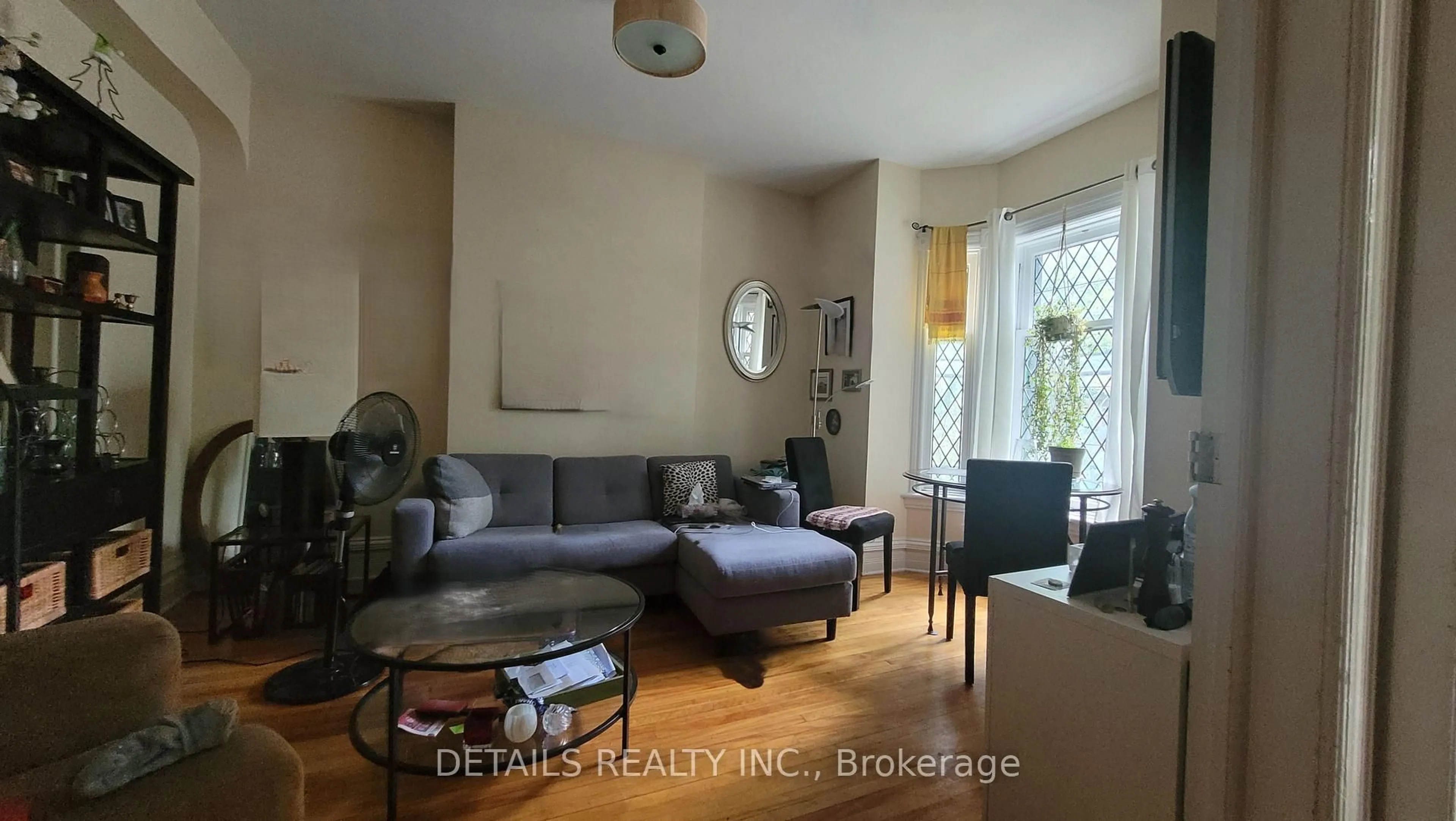 Living room with furniture, unknown for 35 Second Ave, Ottawa Ontario K1S 2H2