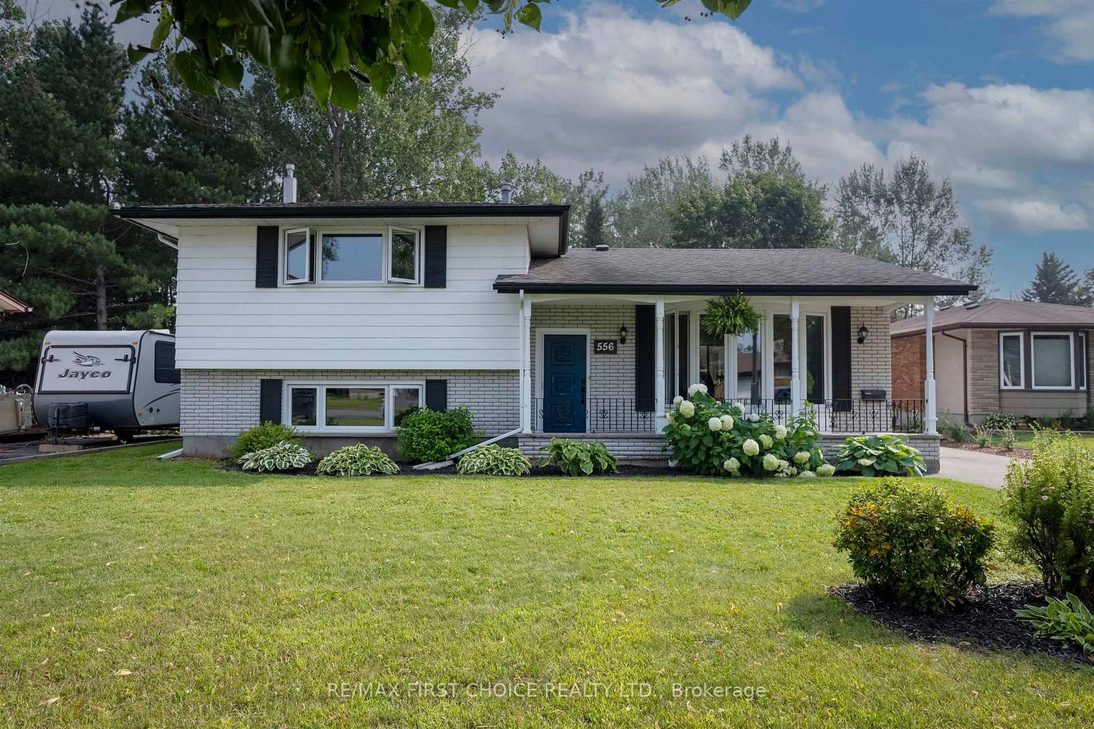 Home with vinyl exterior material, street for 556 Laurentian Dr, Thunder Bay Ontario P7C 5J8