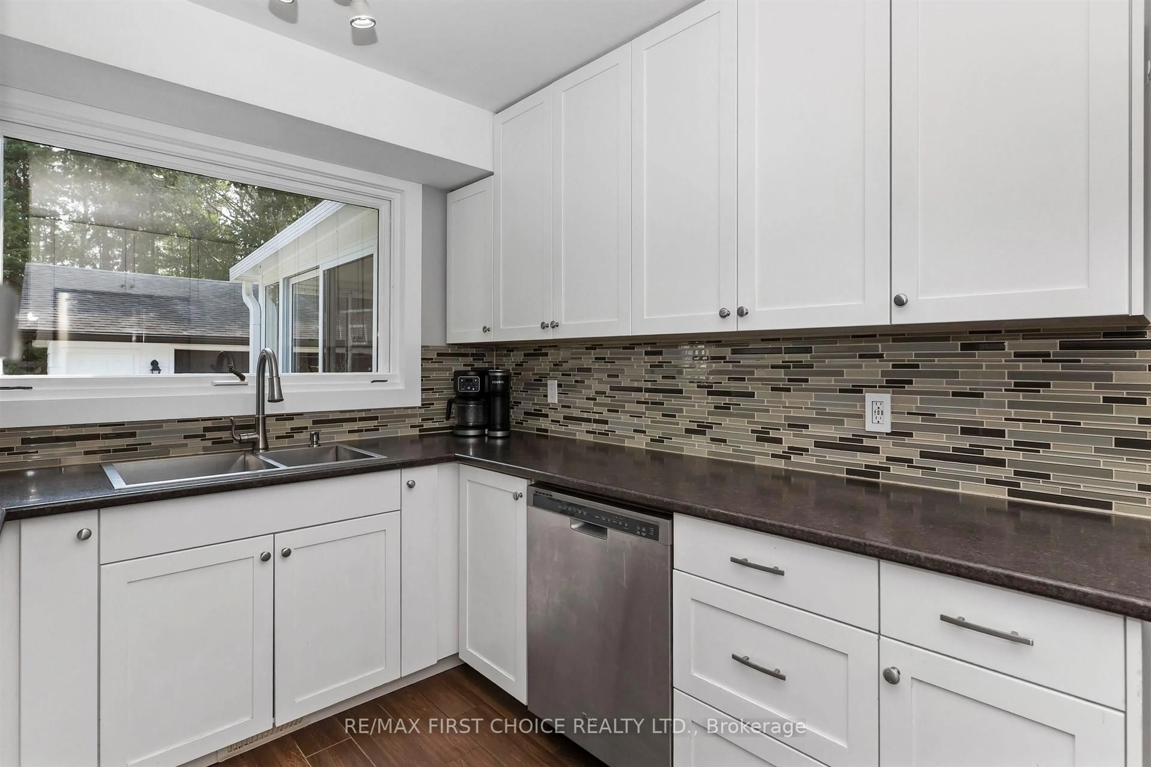 Open concept kitchen, unknown for 556 Laurentian Dr, Thunder Bay Ontario P7C 5J8