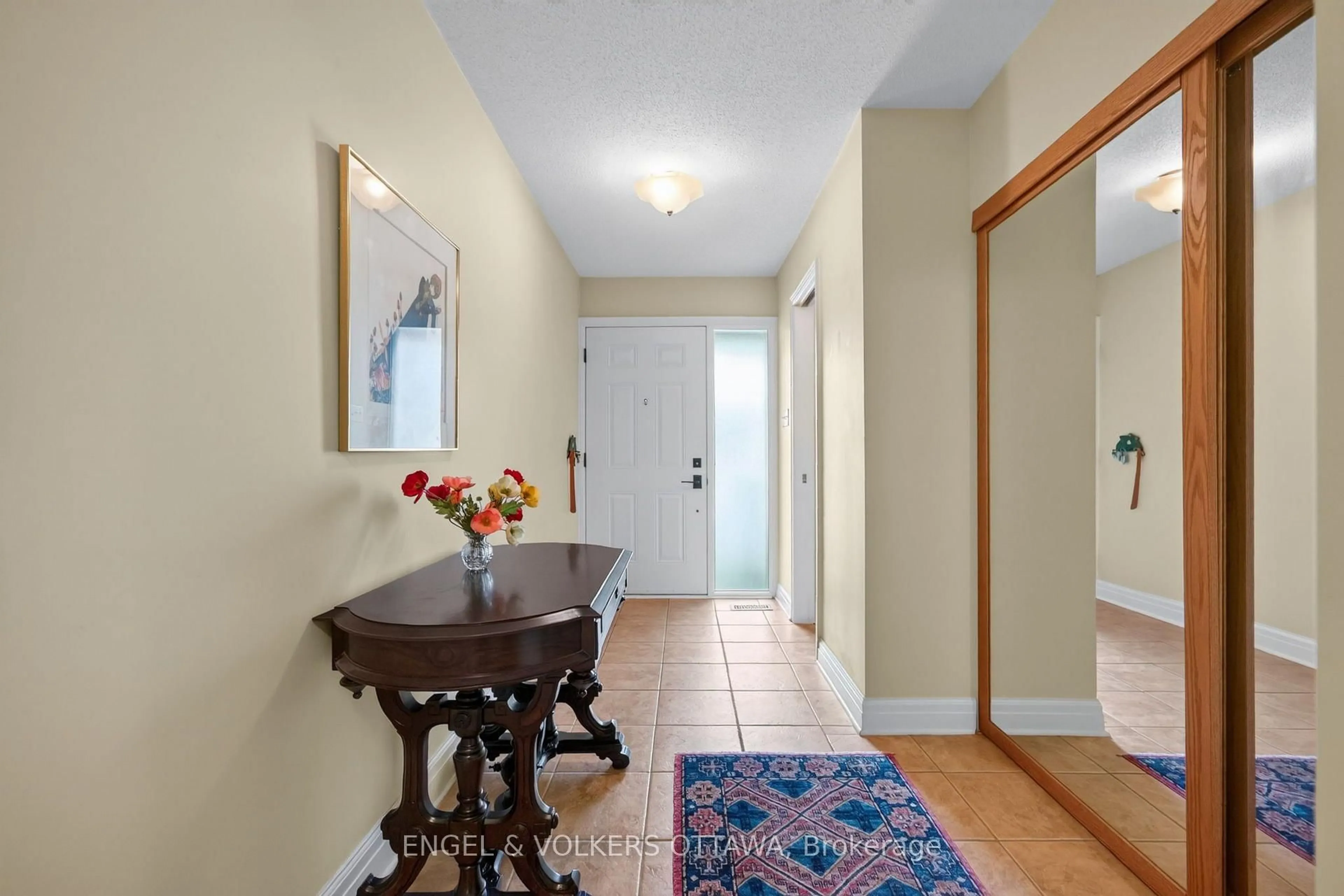 Indoor entryway for 202 Holmwood Ave, Ottawa Ontario K1S 2P7