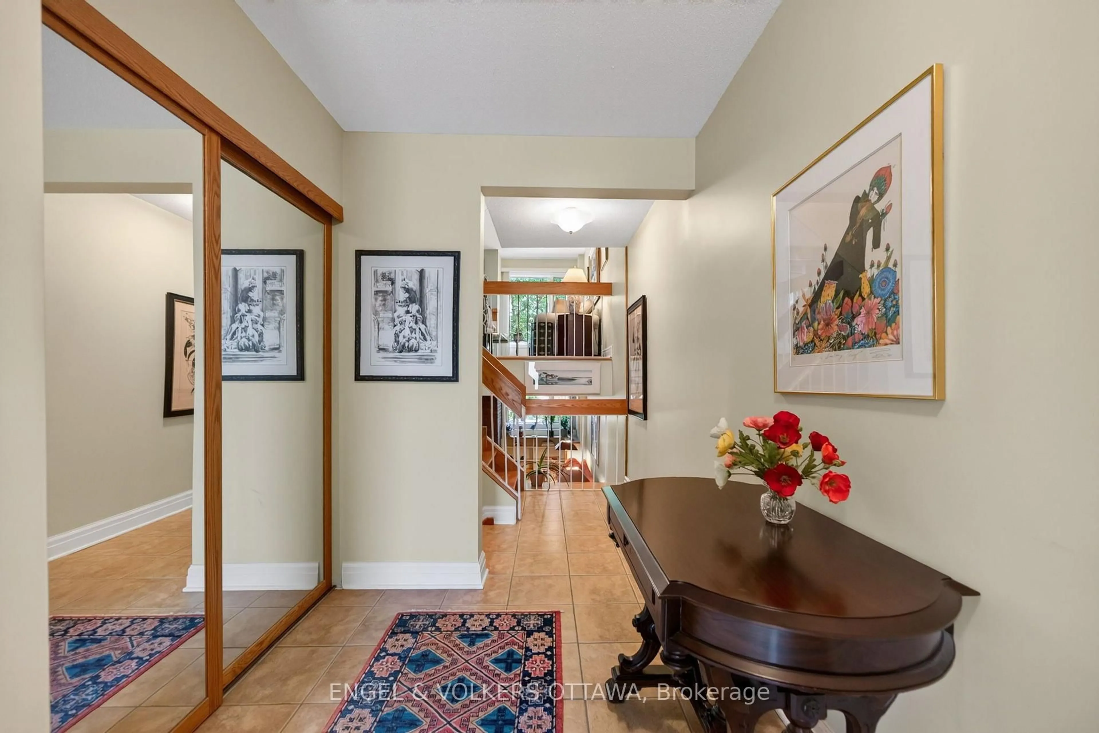 Indoor foyer for 202 Holmwood Ave, Ottawa Ontario K1S 2P7