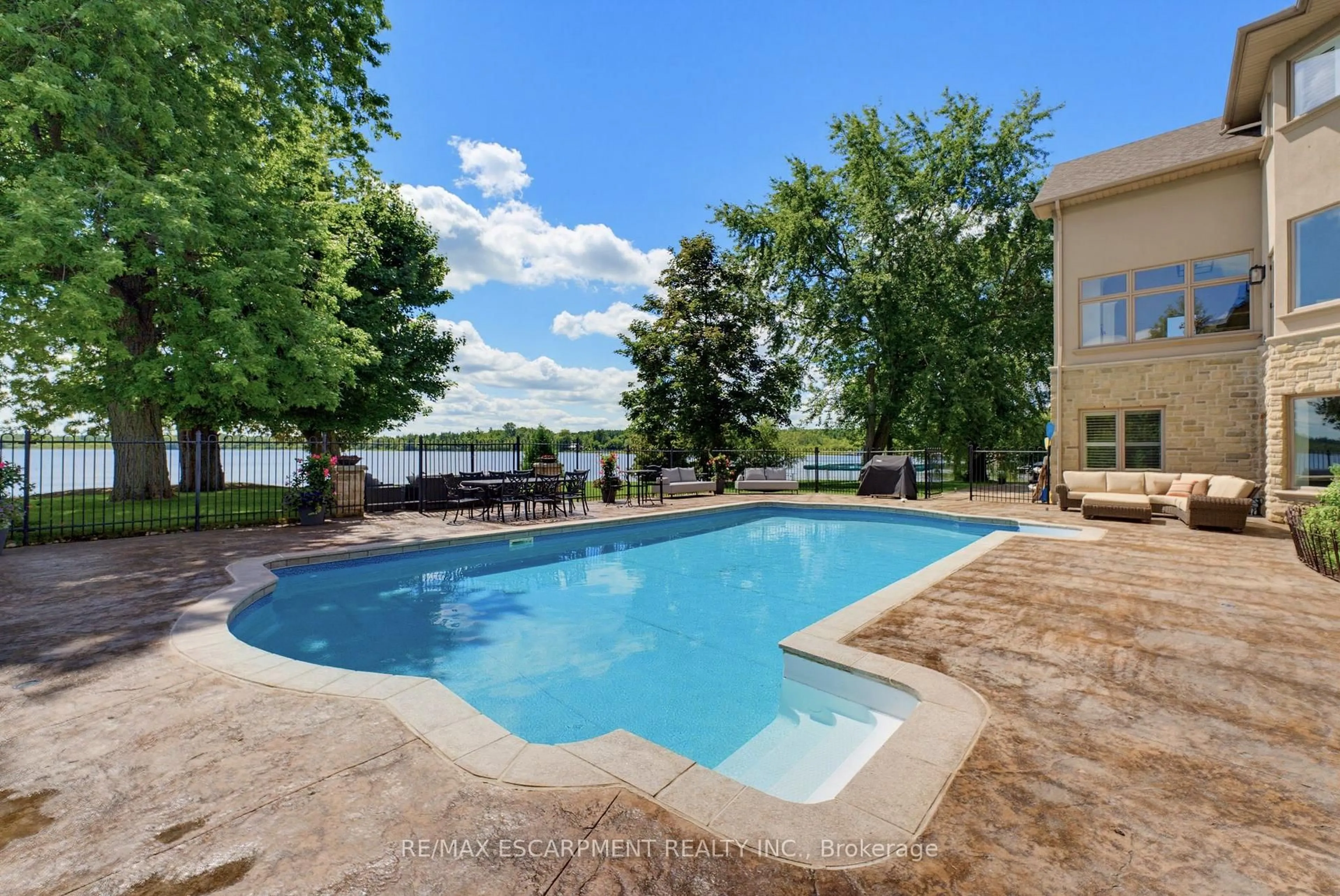 Pool for 46 Sandy Shore Blvd, Puslinch Ontario N3C 2V4