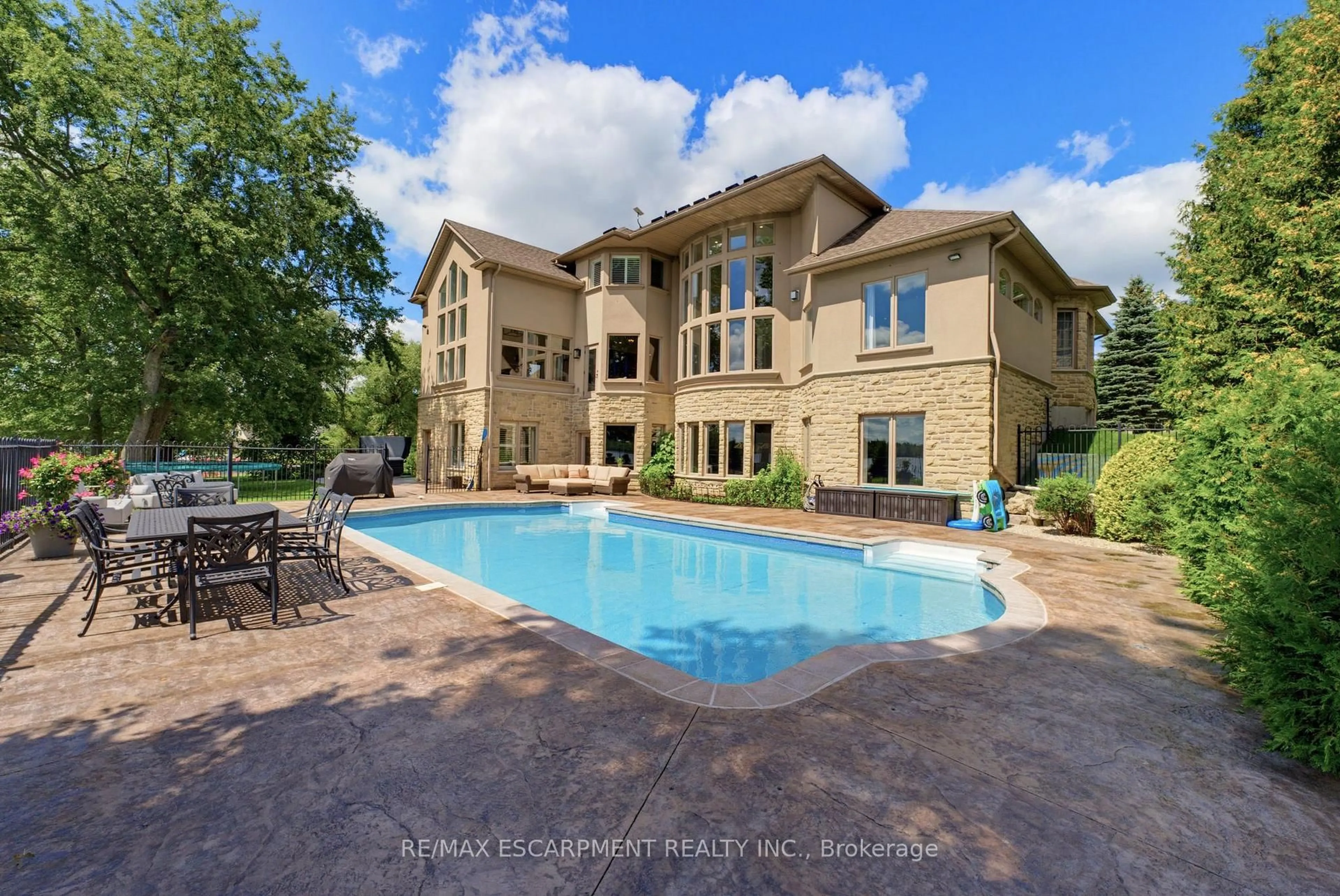 Pool for 46 Sandy Shore Blvd, Puslinch Ontario N3C 2V4