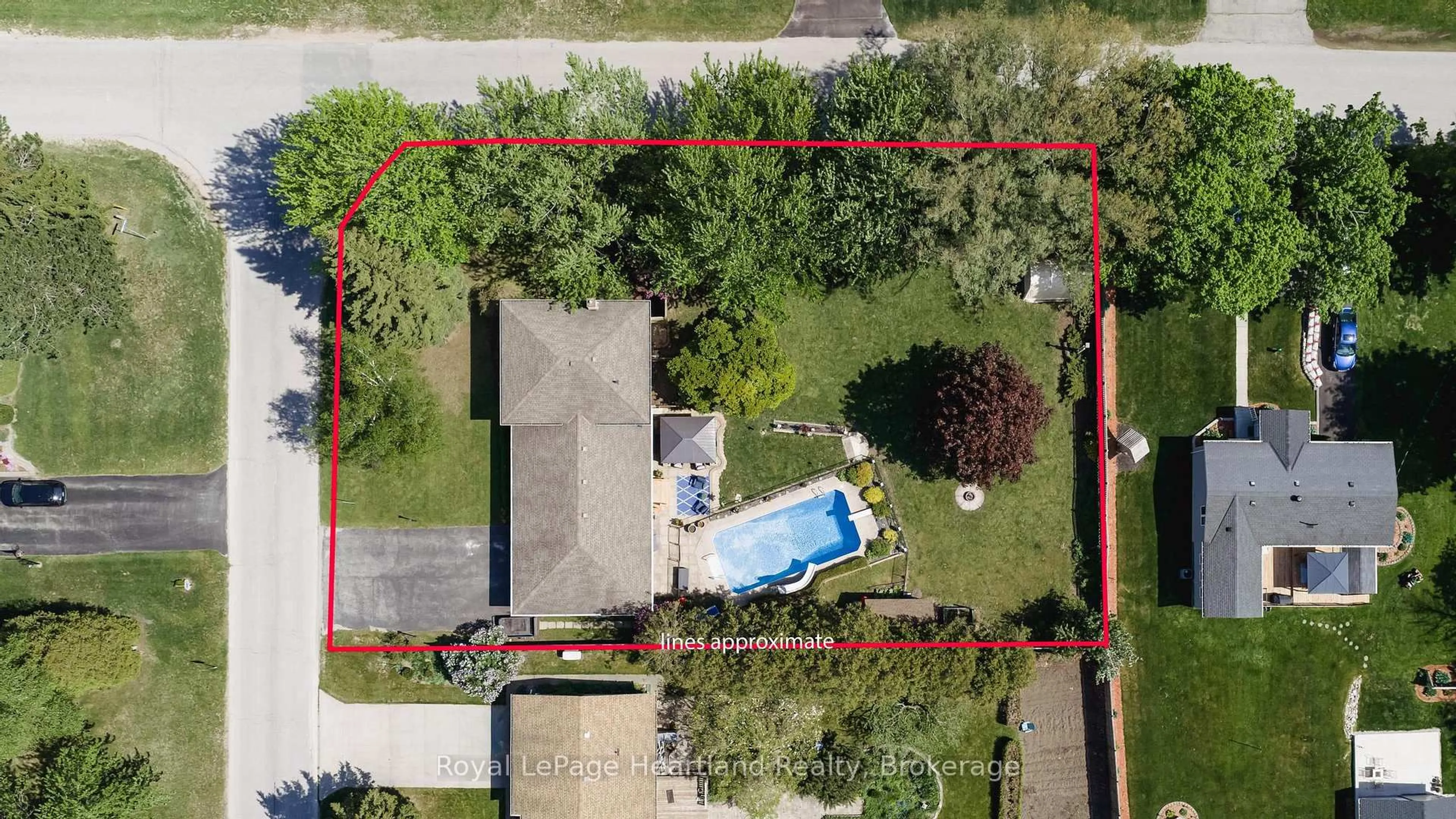 A pic from outside/outdoor area/front of a property/back of a property/a pic from drone, street for 36589 DUNLOP Dr, Ashfield-Colborne-Wawanosh Ontario N7A 3Y1