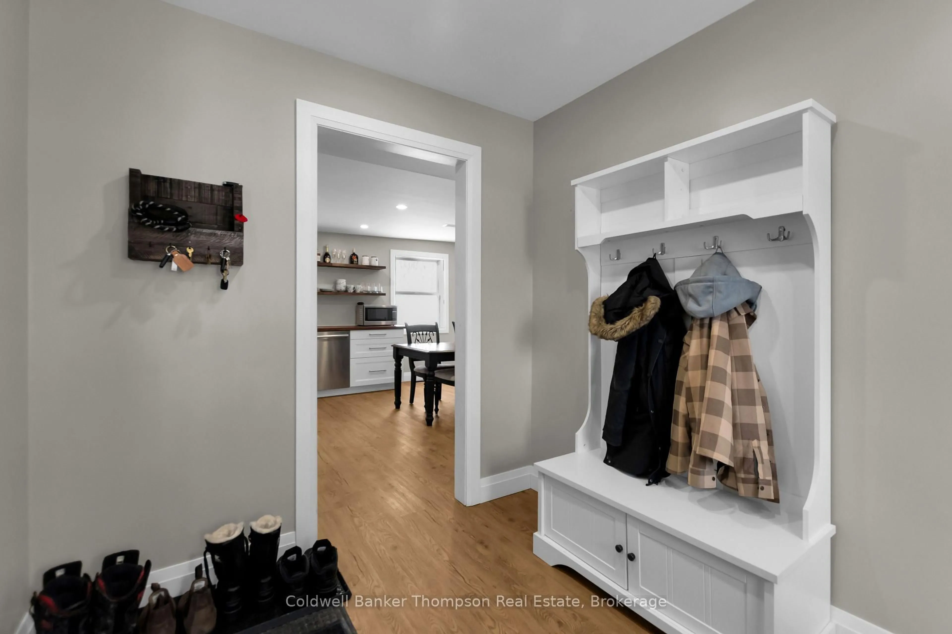 Indoor entryway for 103 Lindgren Rd, Huntsville Ontario P1H 1Y2