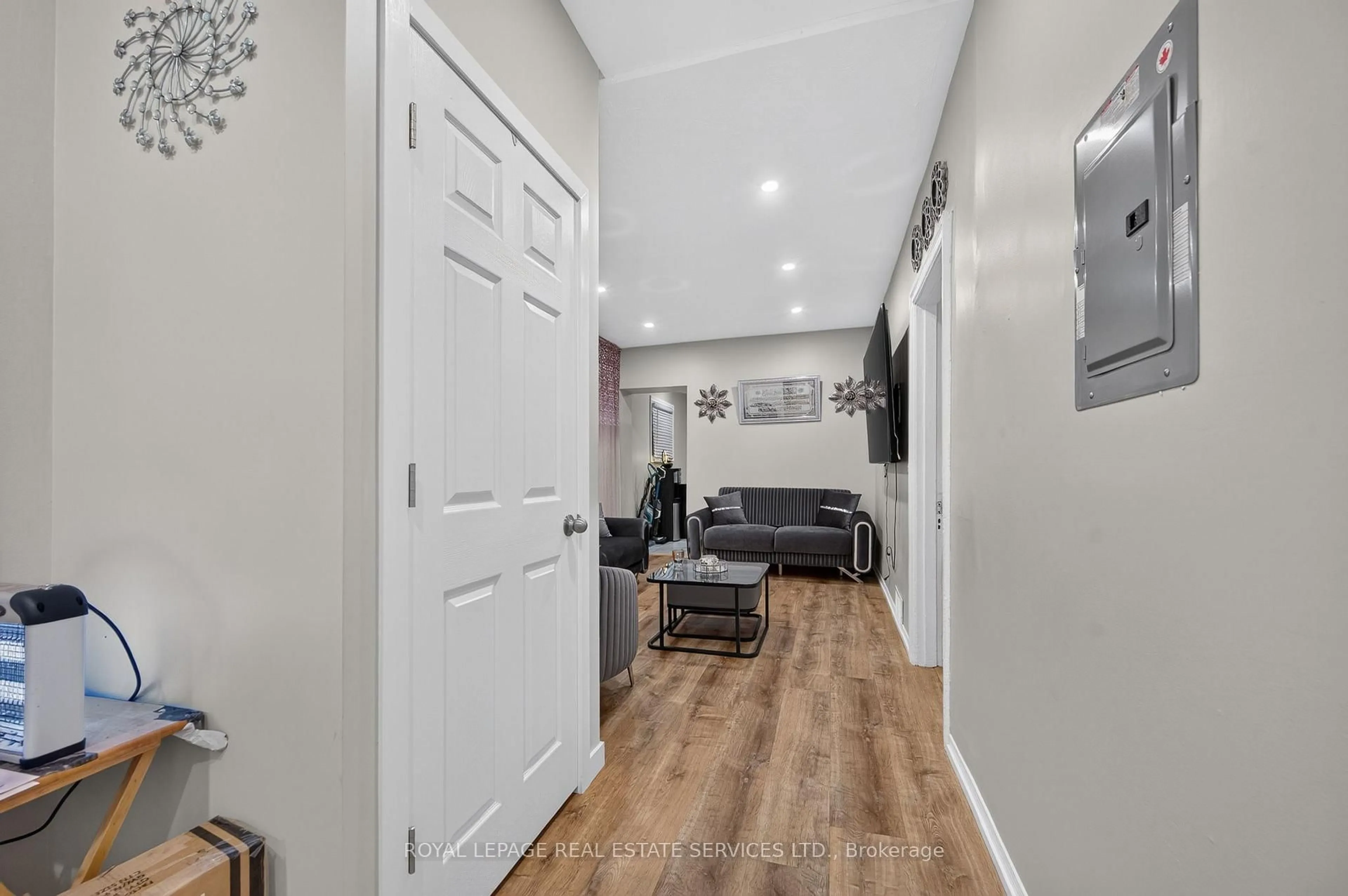 Indoor entryway for 62 Erie Ave, Hamilton Ontario L8N 2W6
