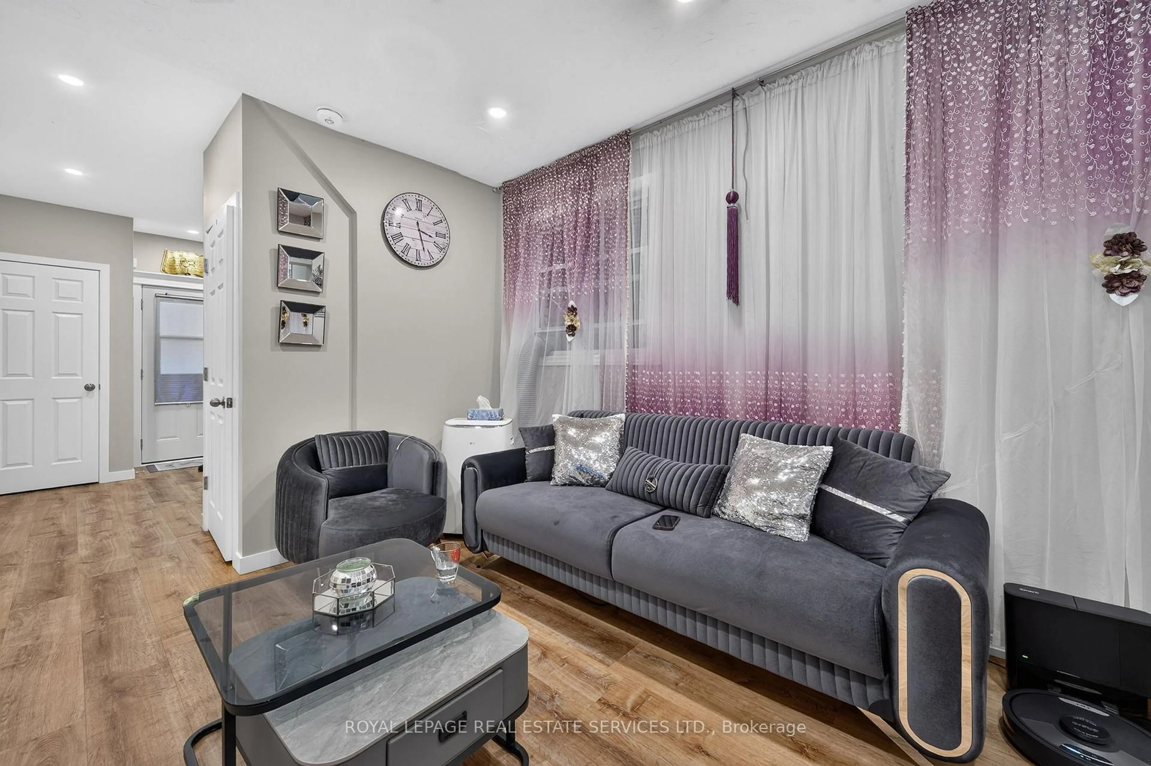 Living room with furniture, wood/laminate floor for 62 Erie Ave, Hamilton Ontario L8N 2W6