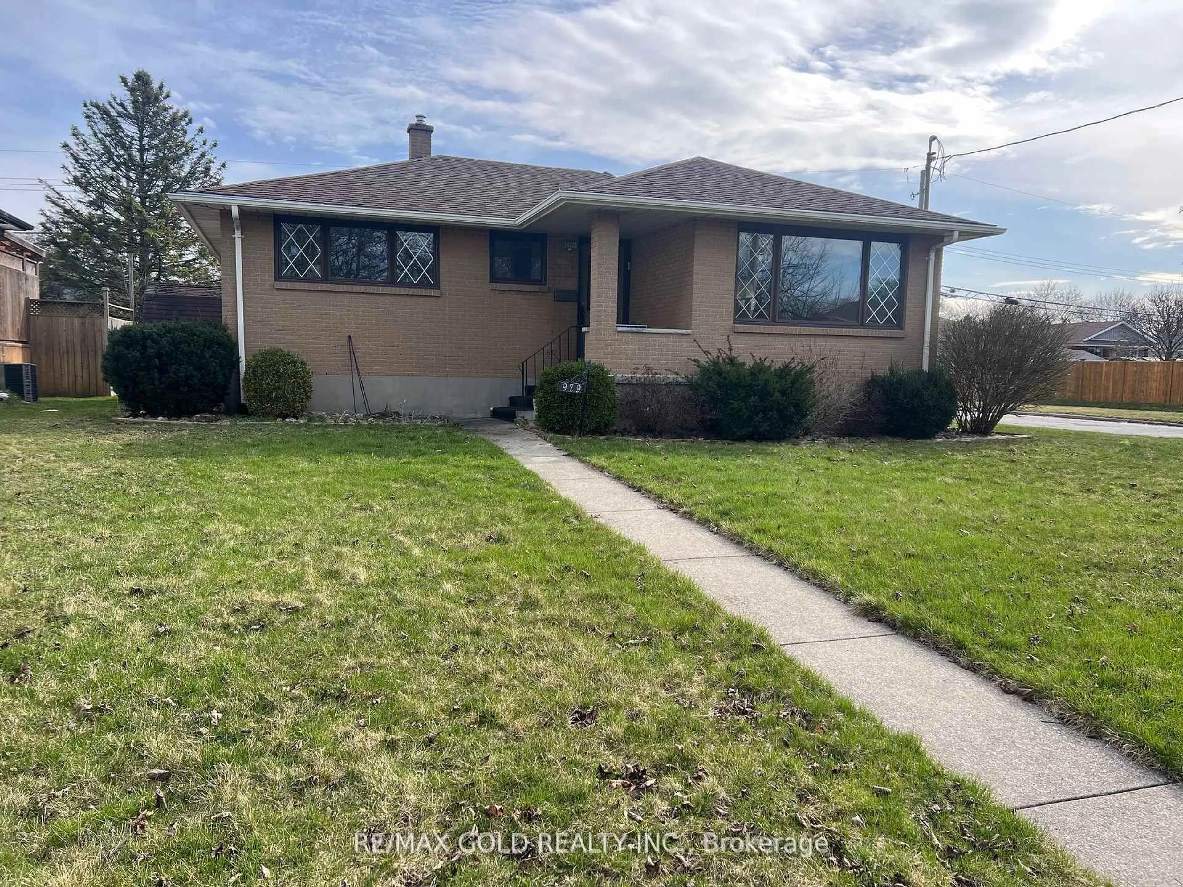 Unknown for 979 Wellington St, Sarnia Ontario N7S 1E2