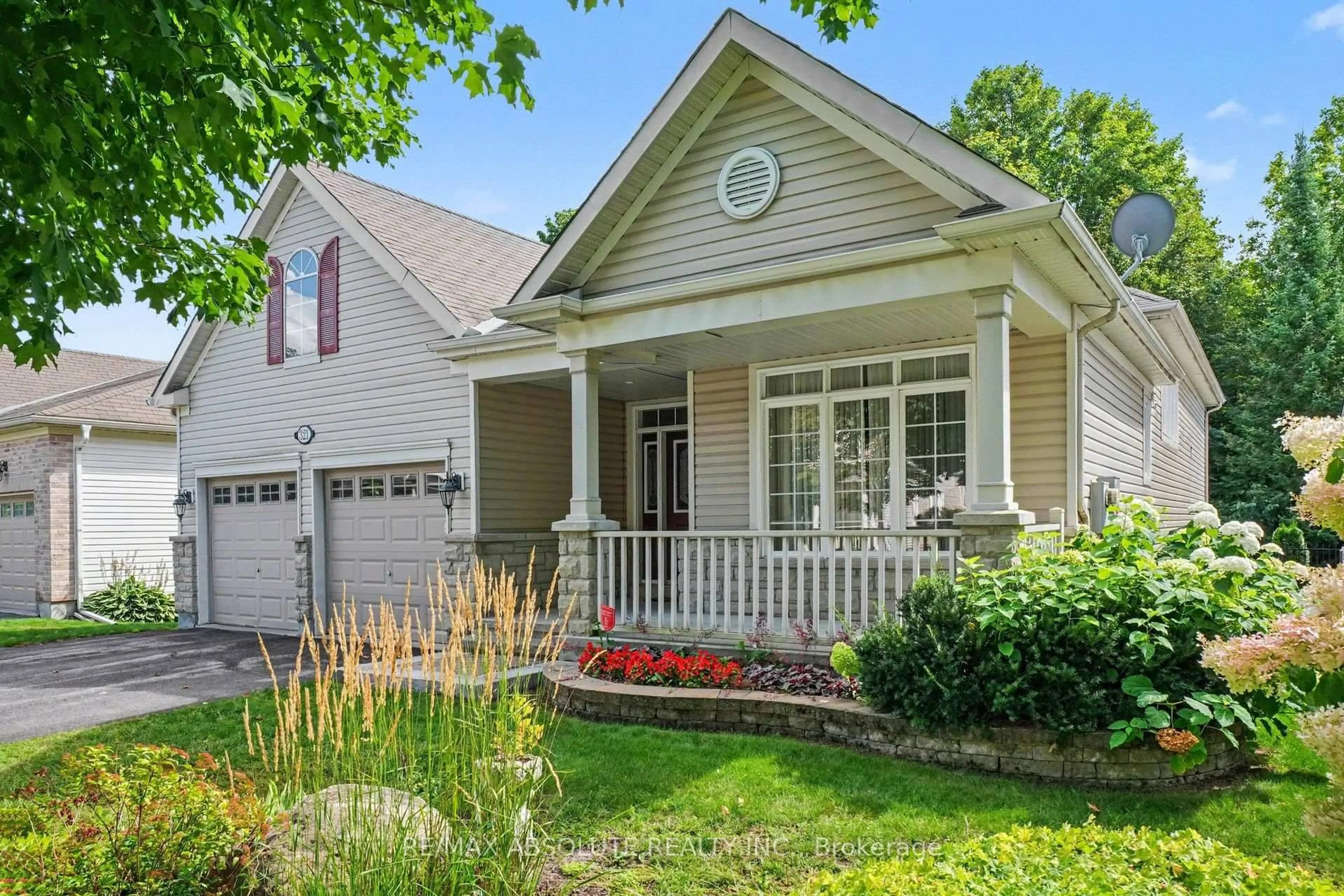 Home with vinyl exterior material, street for 321 Eckerson Ave, Ottawa Ontario K2S 0K8
