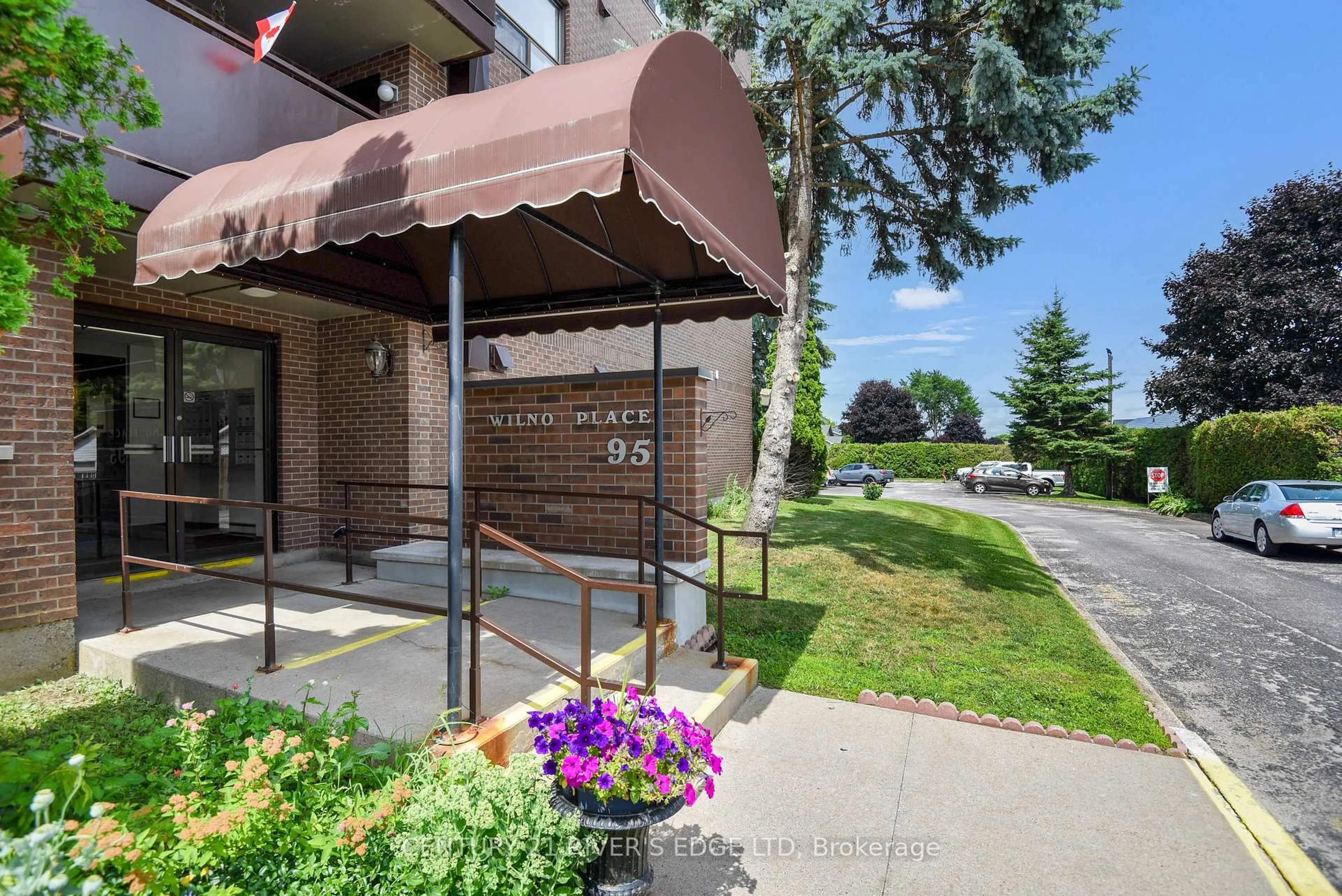 Patio, street for 95 Windsor Dr #505, Brockville Ontario K6V 3H7