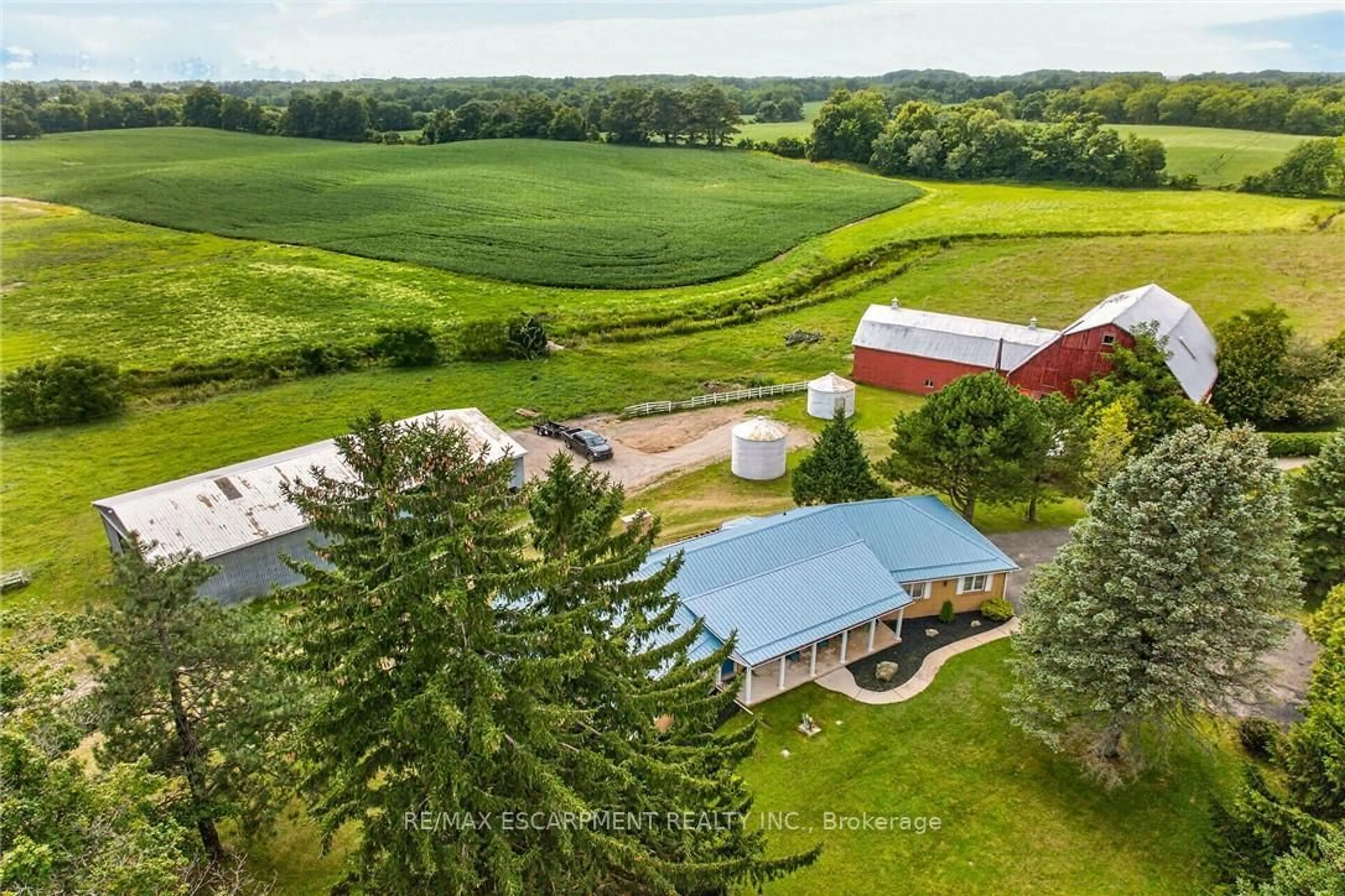 A pic from outside/outdoor area/front of a property/back of a property/a pic from drone, unknown for 7011 Dickenson Rd, Hamilton Ontario L0R 1W0