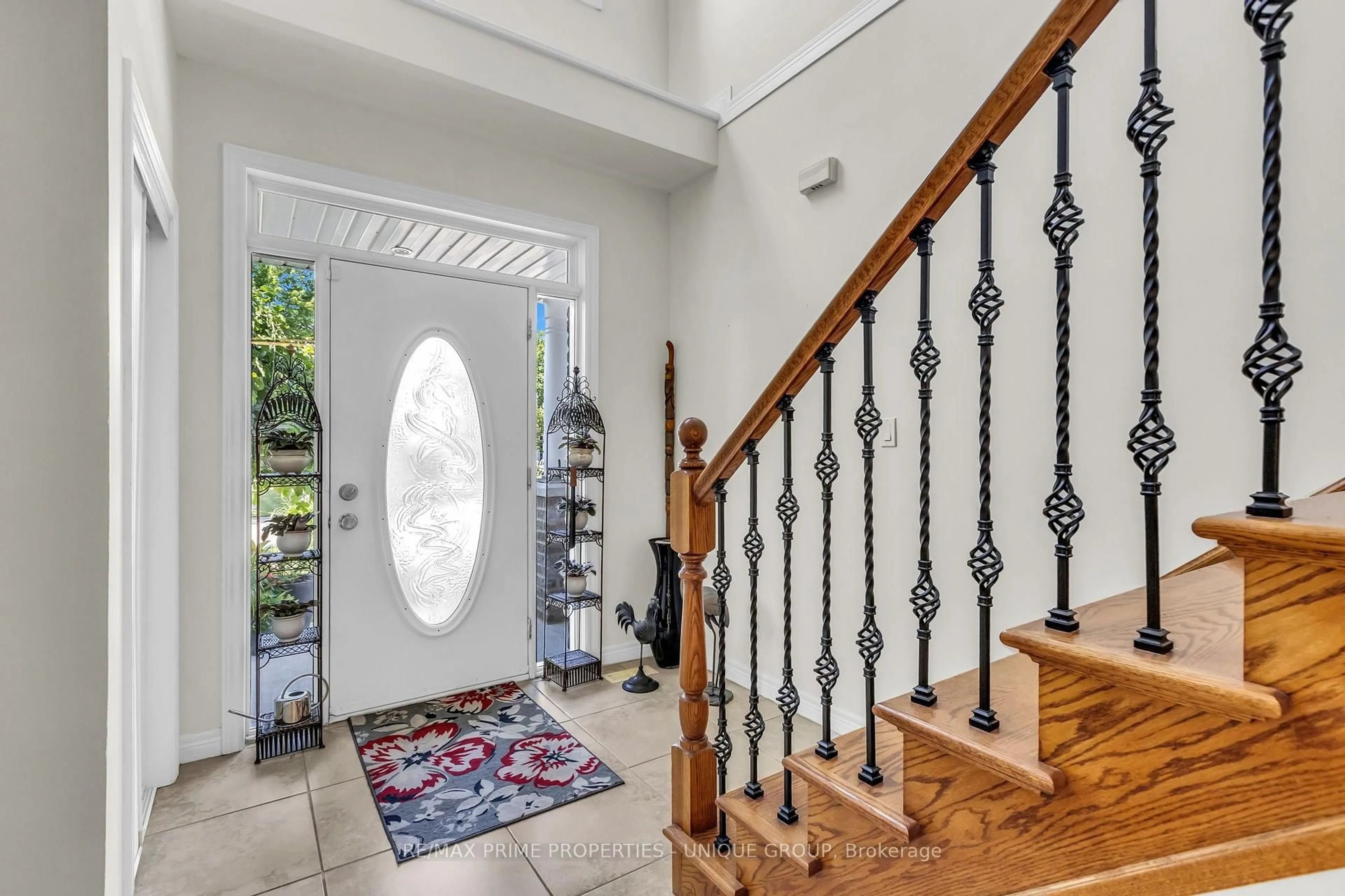 Indoor foyer for 132 Gamble Lane, Guelph/Eramosa Ontario N0B 2K0