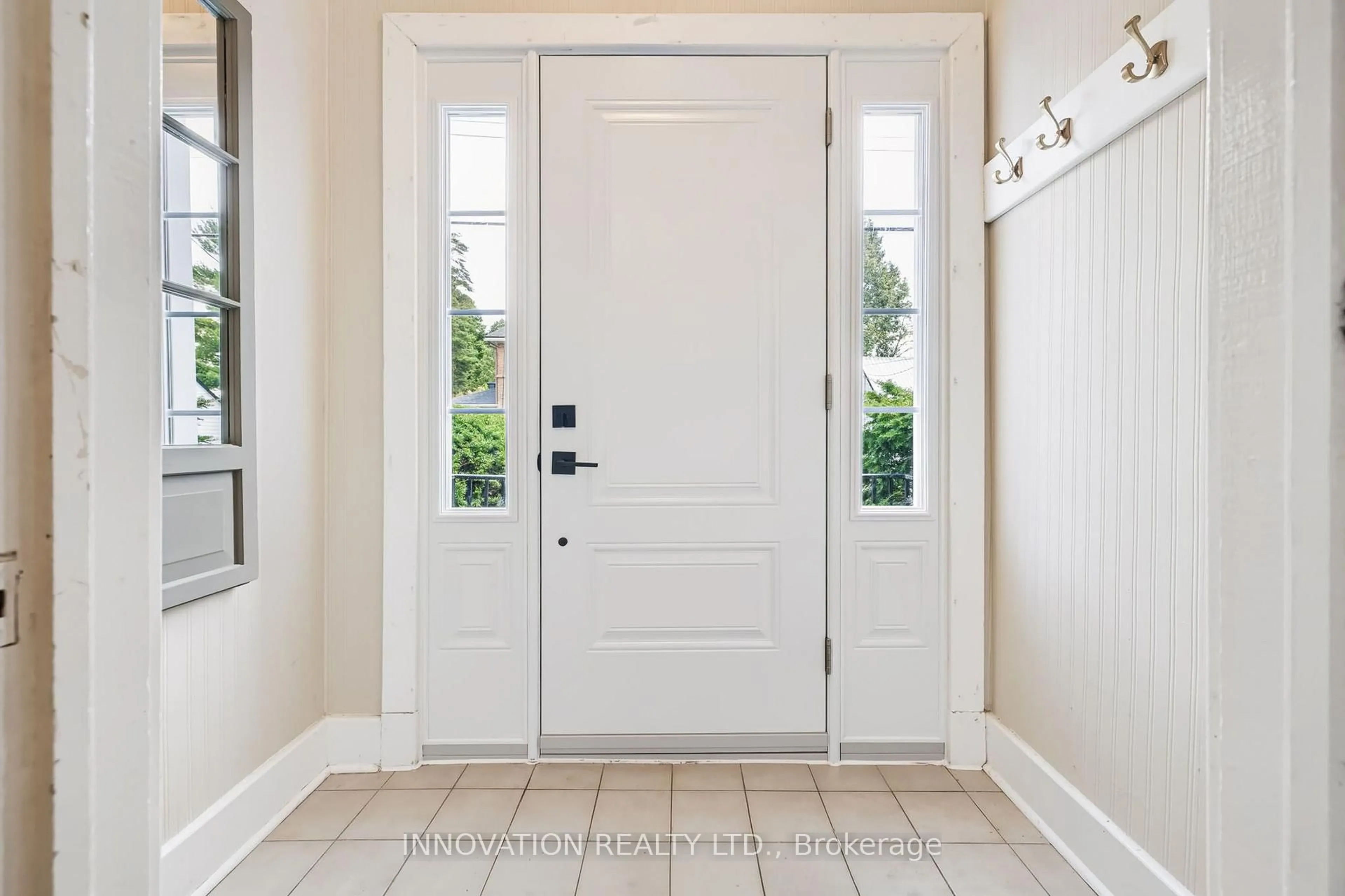 Indoor entryway for 262 Bell St, Arnprior Ontario K7S 2R6