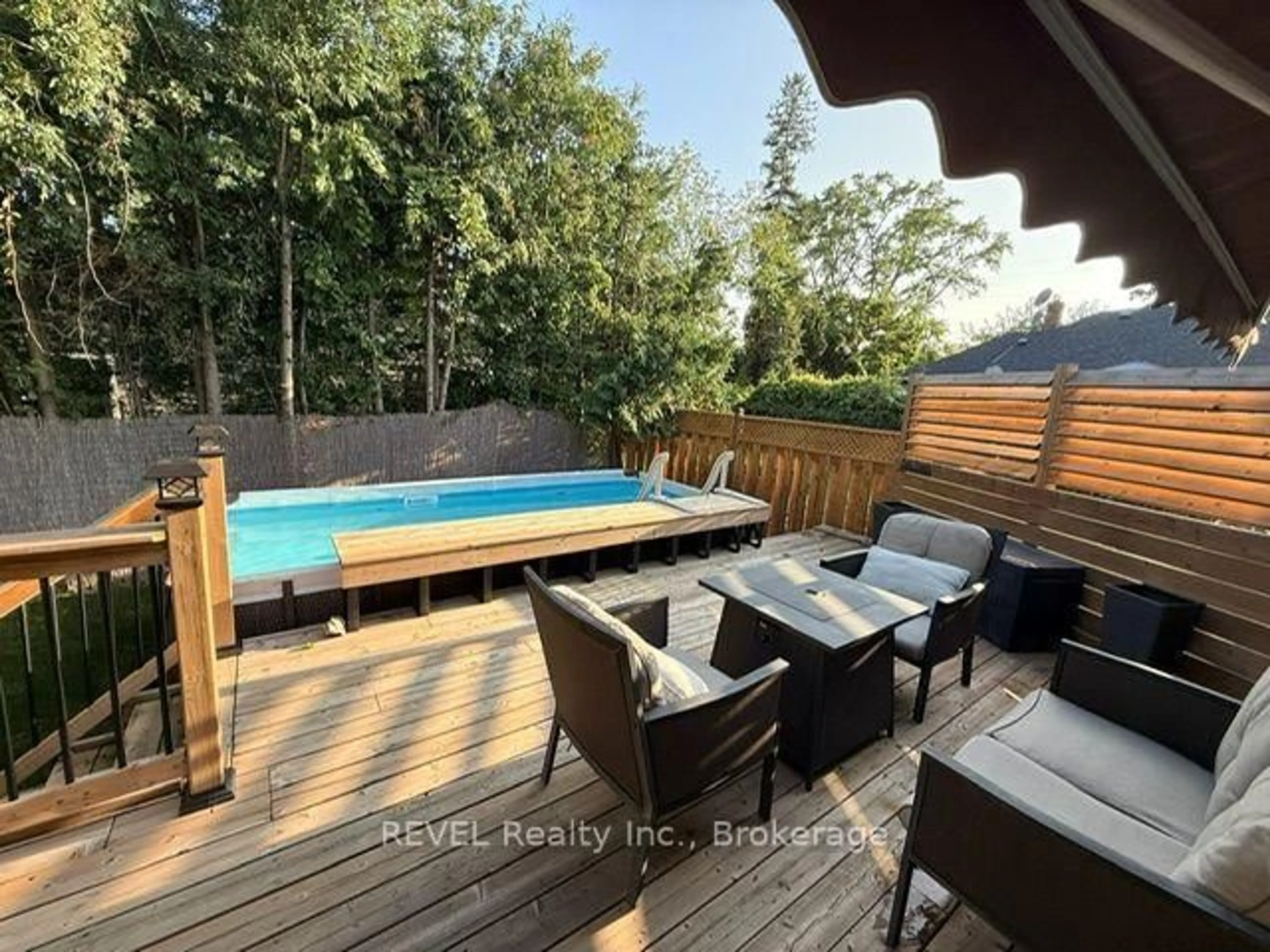 Patio, water/lake/river/ocean view for 190 Carlton St, St. Catharines Ontario L2R 1S4