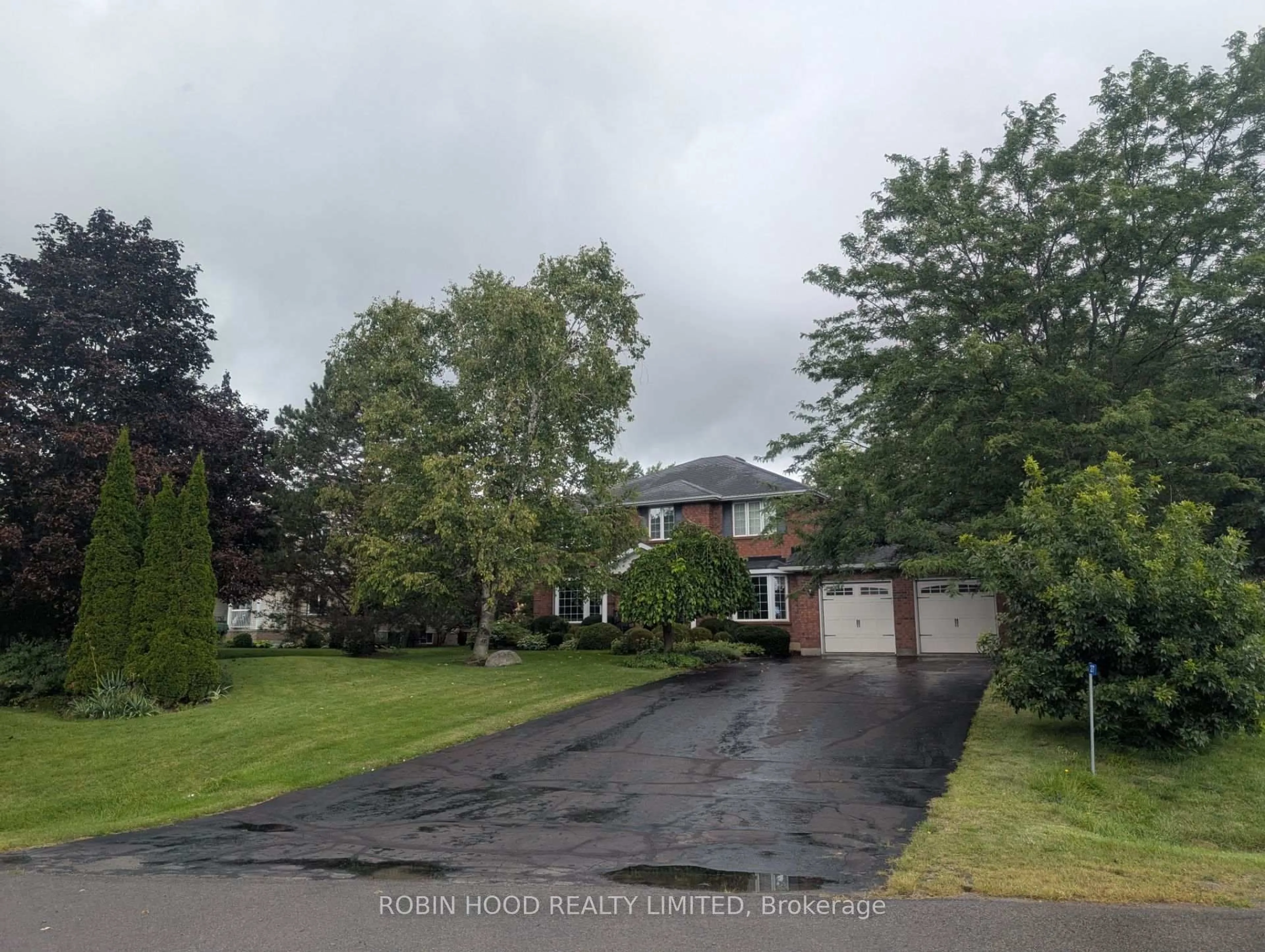 A pic from outside/outdoor area/front of a property/back of a property/a pic from drone, unknown for 27 Hastings Park Dr #nil, Belleville Ontario K8P 5G4