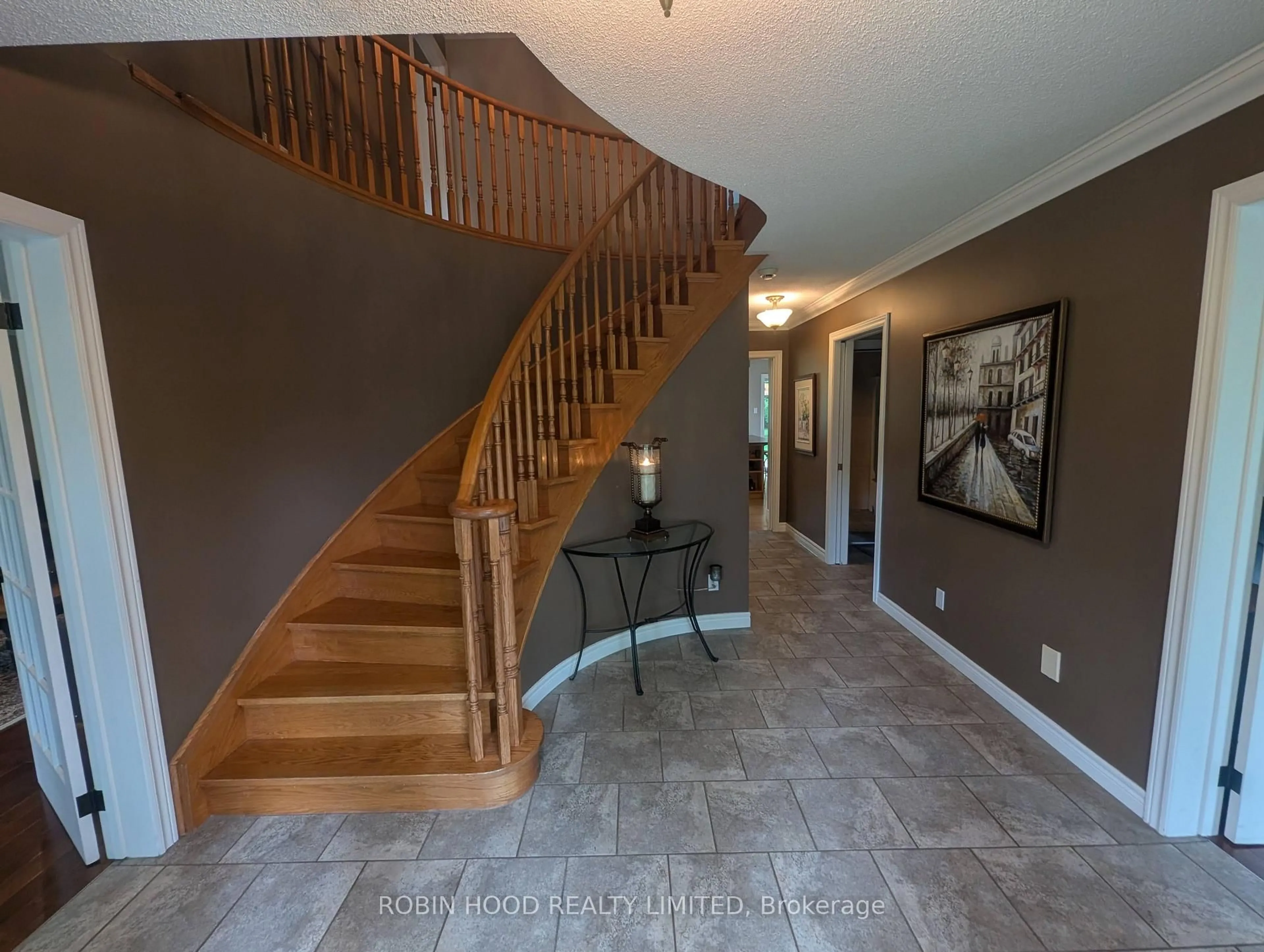 Indoor entryway for 27 Hastings Park Dr #nil, Belleville Ontario K8P 5G4