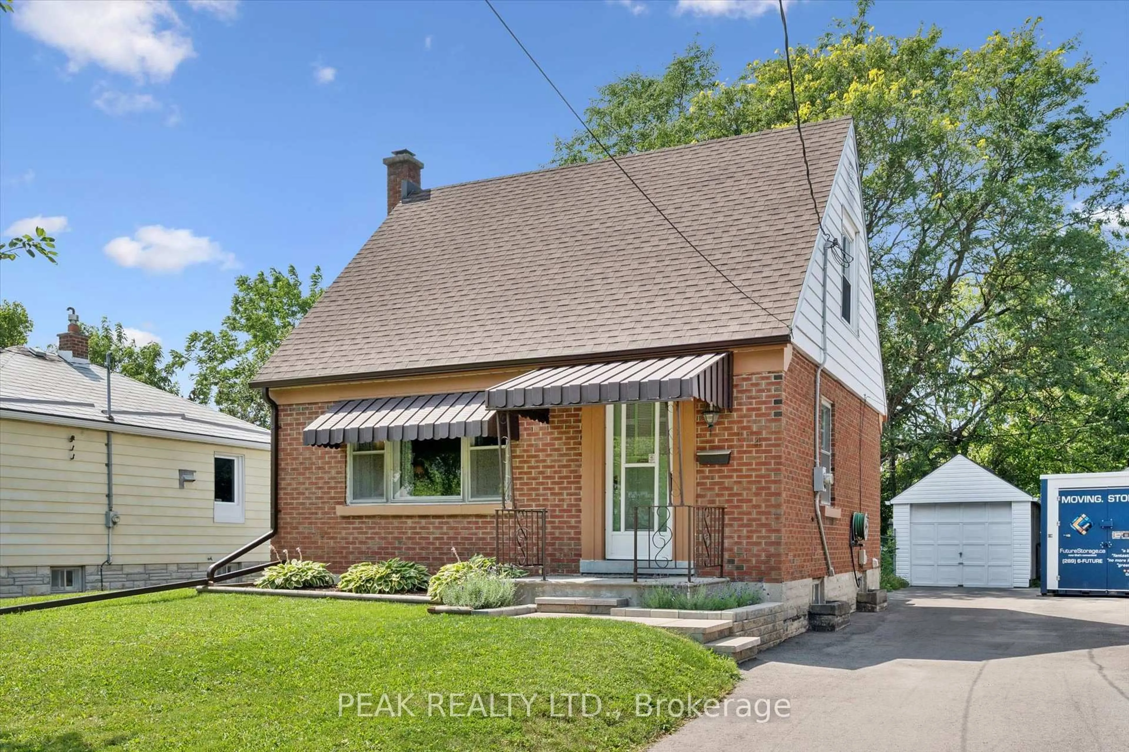 Home with brick exterior material, street for 114 Lorne Cres, Kitchener Ontario N2M 3Y5