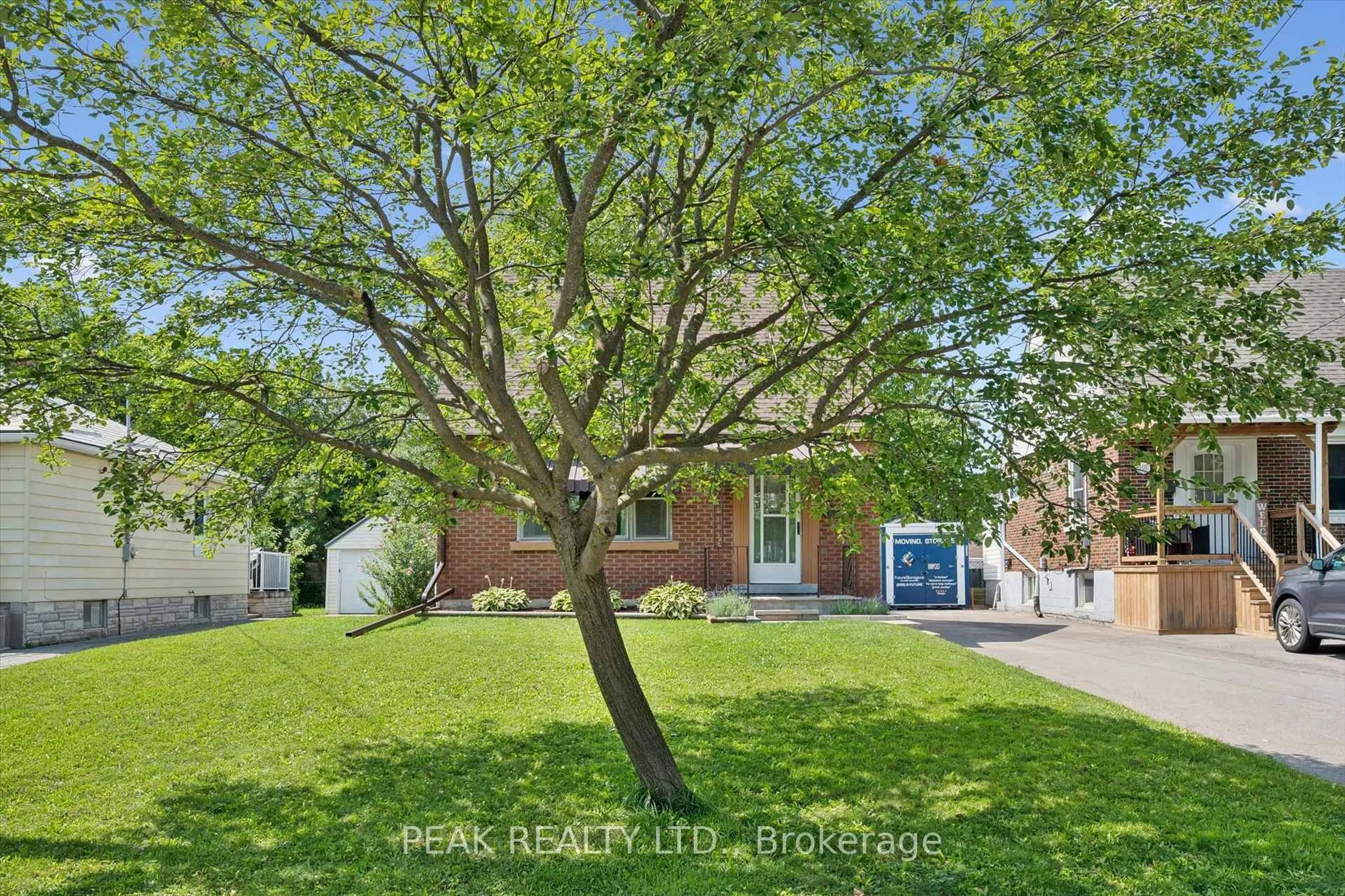Home with brick exterior material, street for 114 Lorne Cres, Kitchener Ontario N2M 3Y5