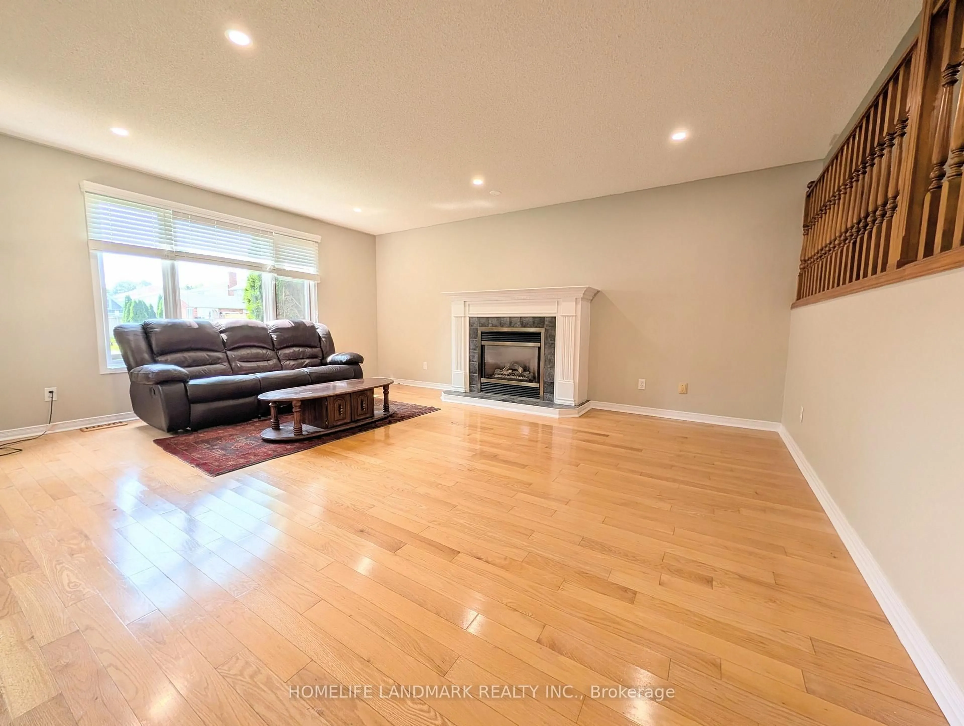 Living room with furniture, wood/laminate floor for 3 Pacifico Pl, St. Catharines Ontario L2S 3N5