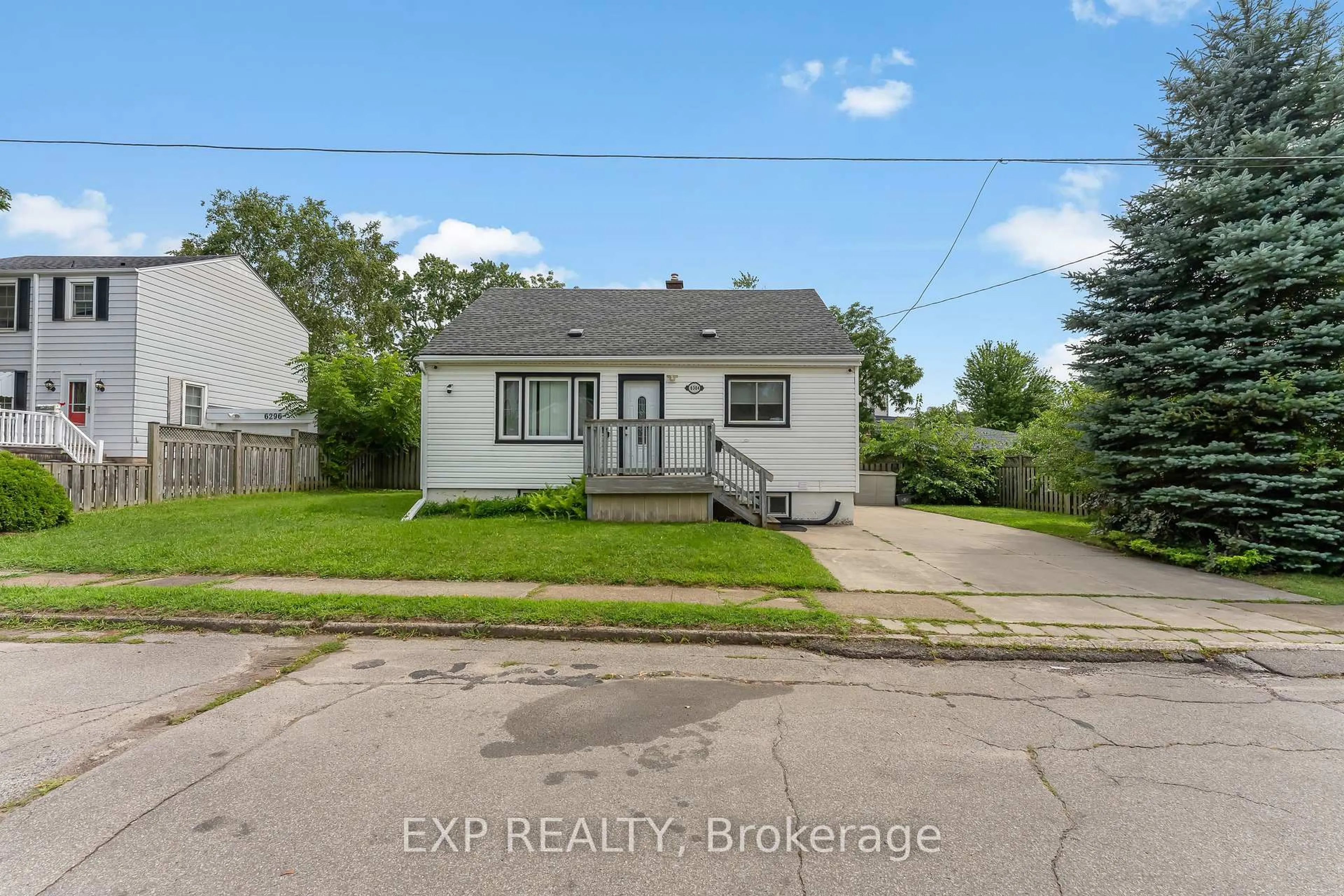 A pic from outside/outdoor area/front of a property/back of a property/a pic from drone, street for 6304 Finlay Ave, Niagara Falls Ontario L2G 4C5