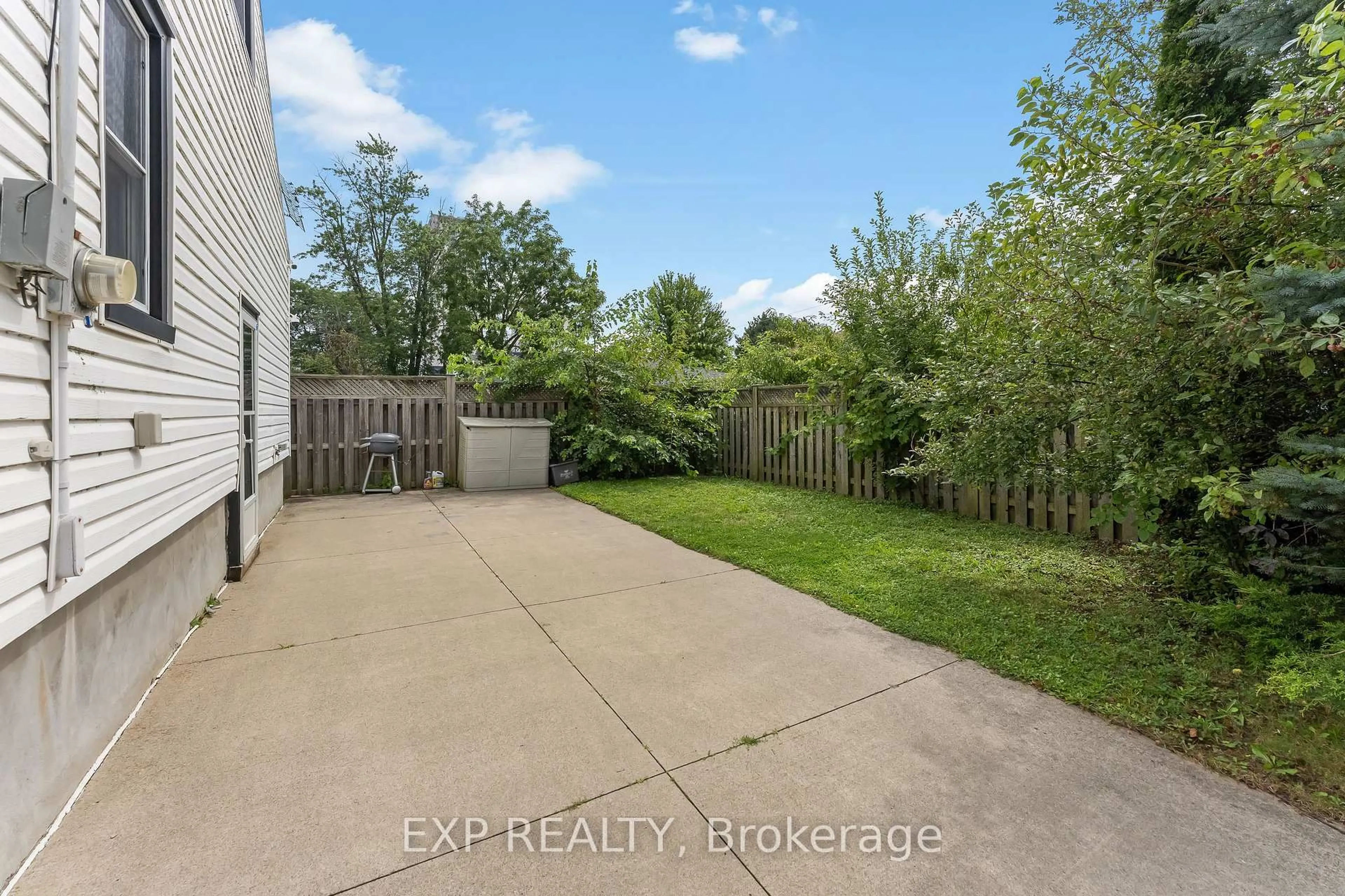 A pic from outside/outdoor area/front of a property/back of a property/a pic from drone, water/lake/river/ocean view for 6304 Finlay Ave, Niagara Falls Ontario L2G 4C5