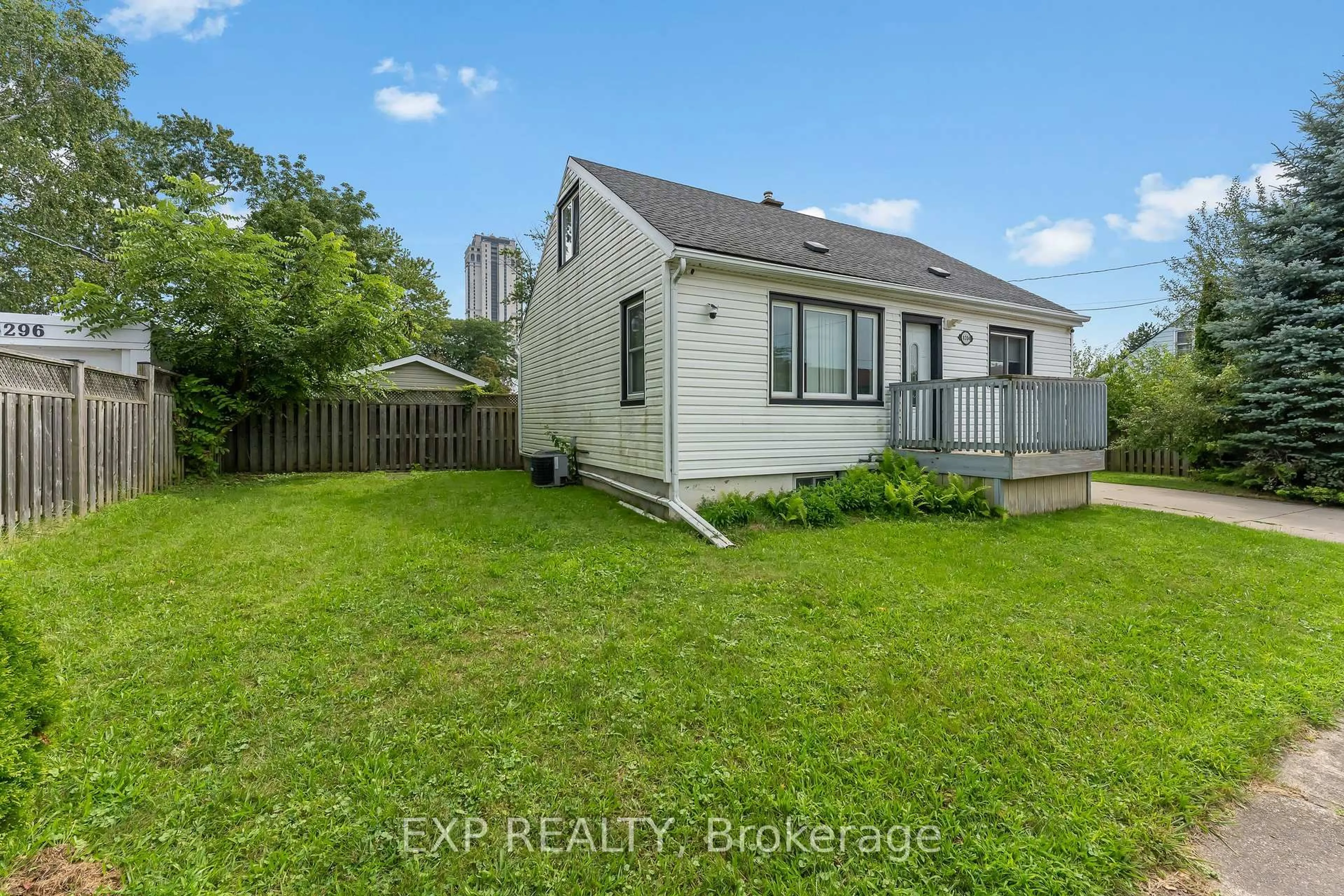 A pic from outside/outdoor area/front of a property/back of a property/a pic from drone, street for 6304 Finlay Ave, Niagara Falls Ontario L2G 4C5