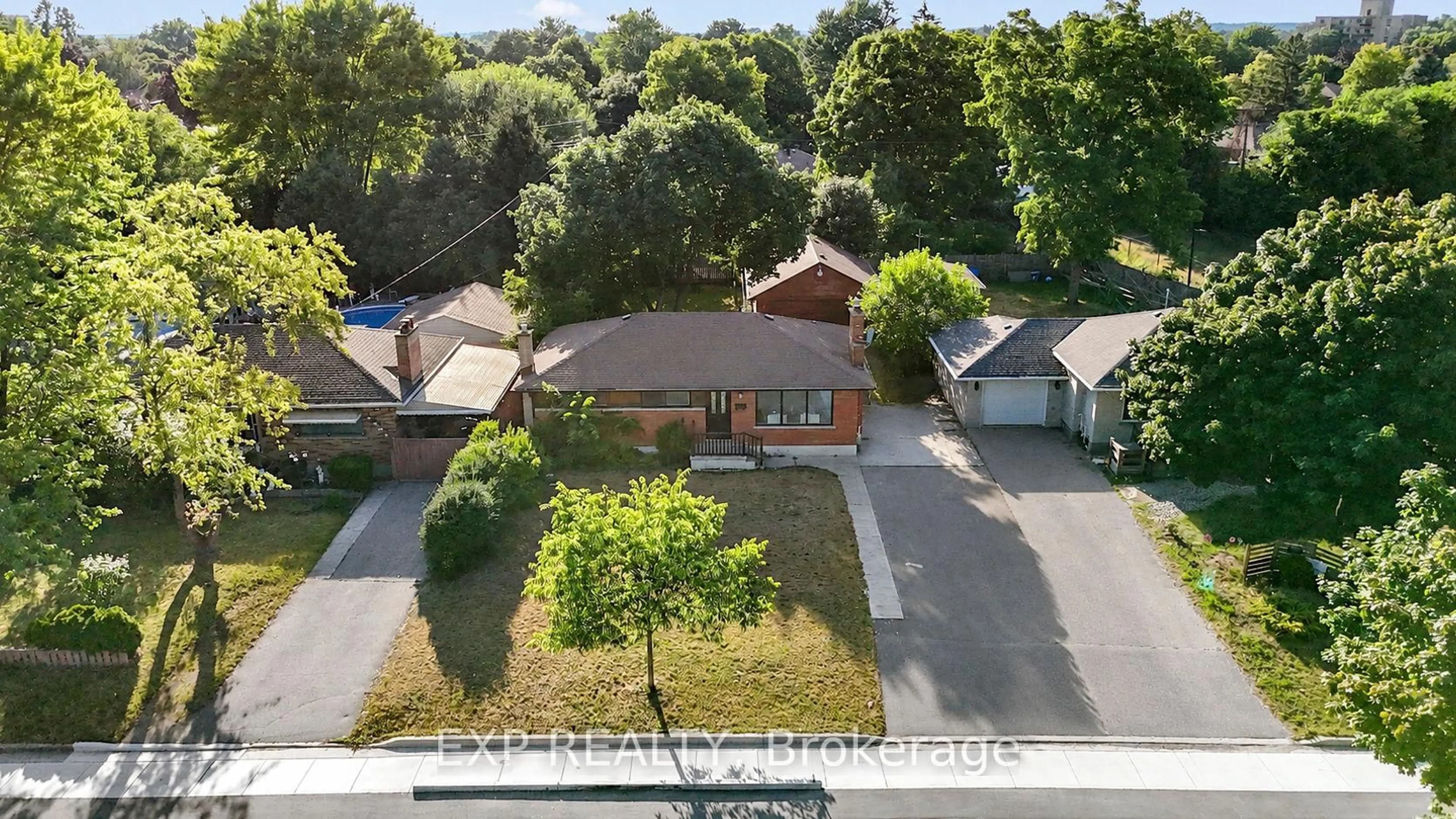 A pic from outside/outdoor area/front of a property/back of a property/a pic from drone, street for 1235 Michael St, London East Ontario N5V 2H4