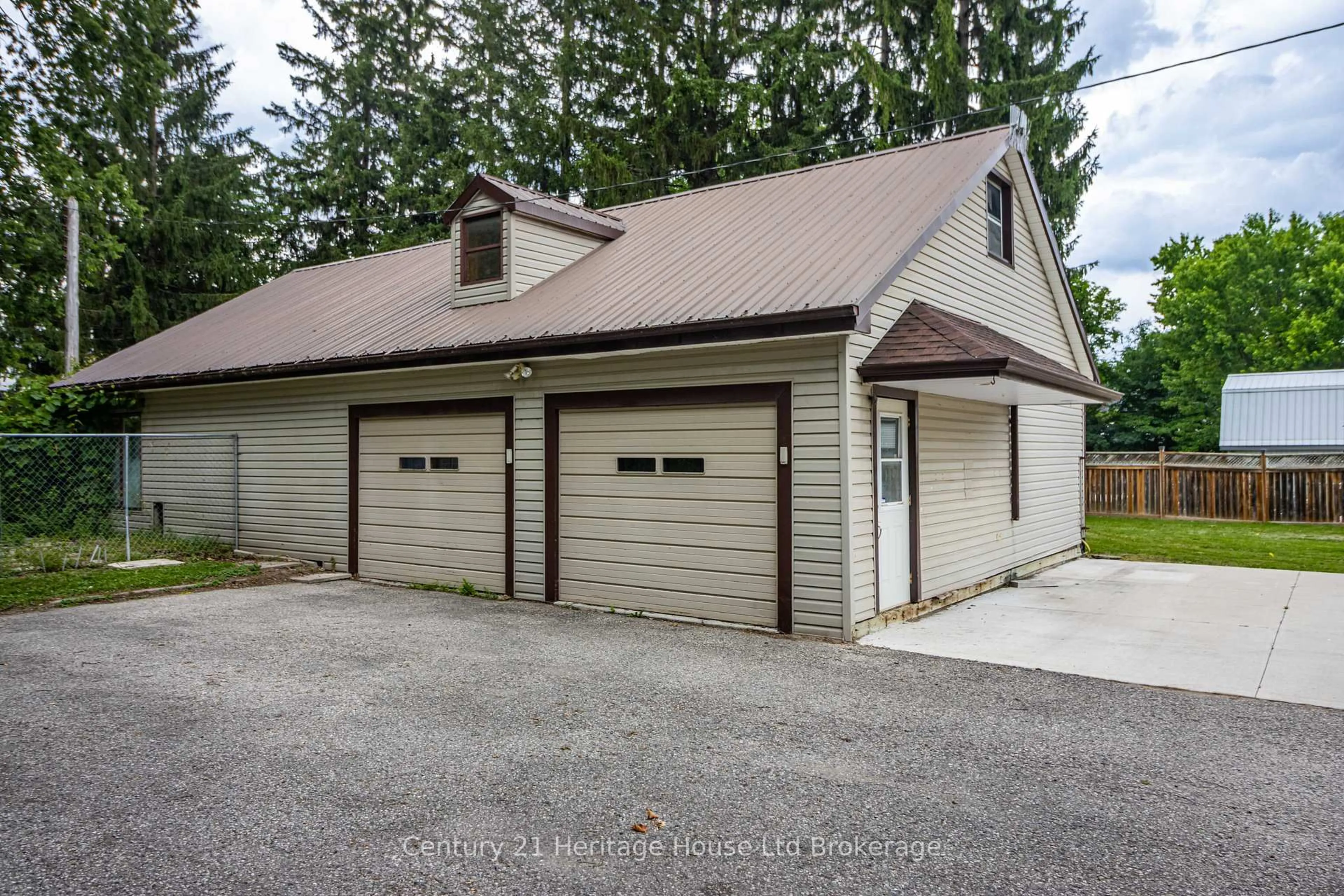 Indoor garage for 152 Blandford St #Part 1 & 2, East Zorra-Tavistock Ontario N0J 1M0