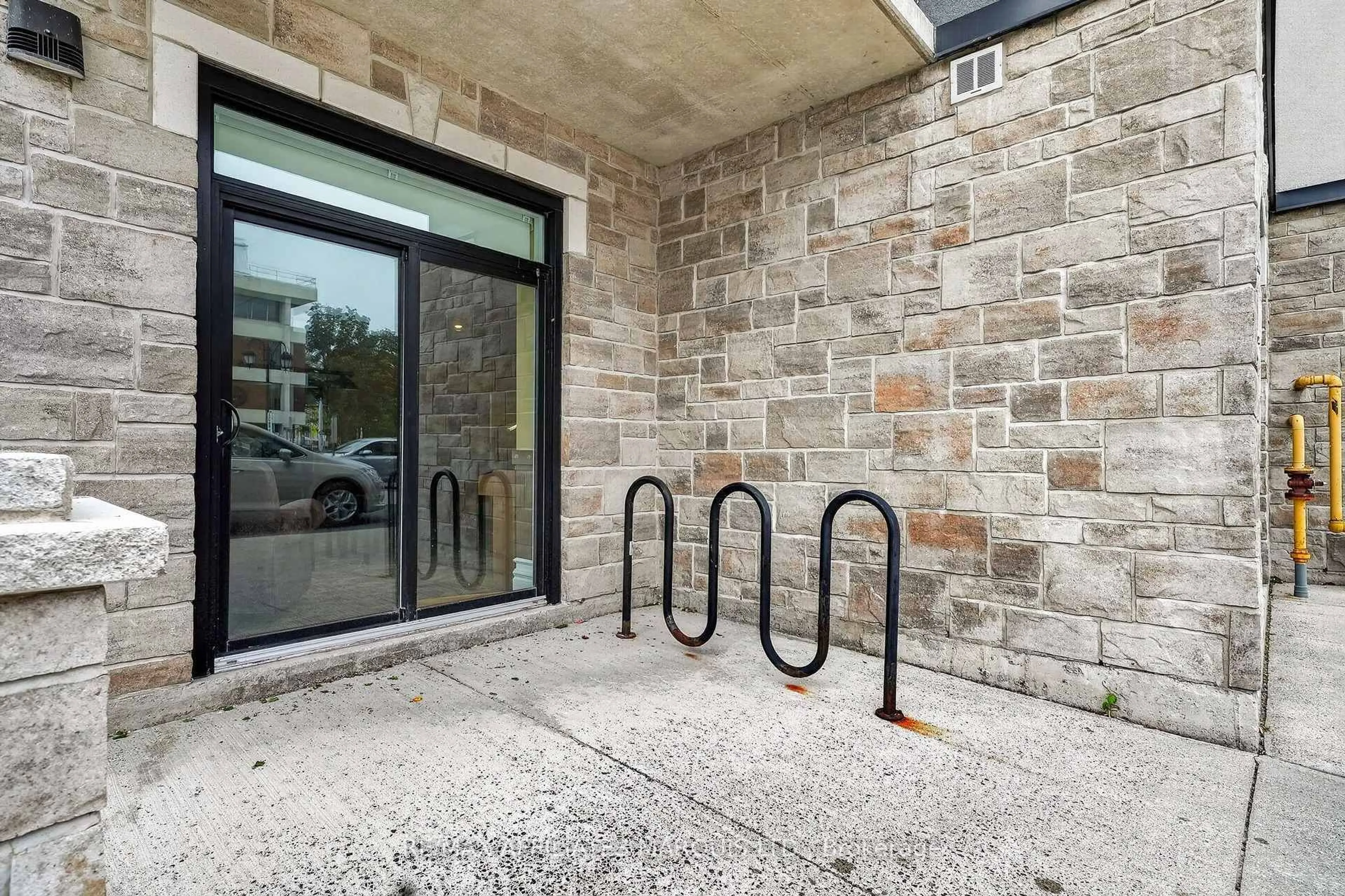 Unknown for 108 Second St #200, Cornwall Ontario K6H 3H1