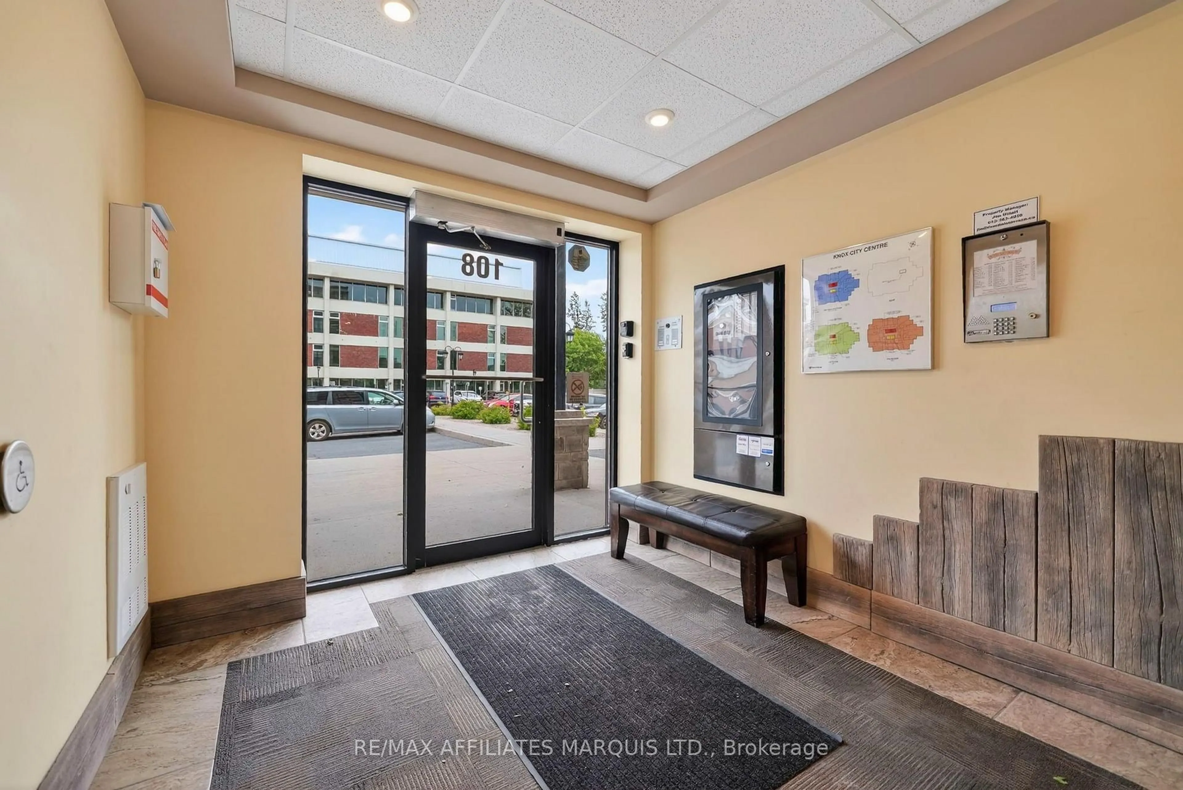 Indoor foyer for 108 Second St #405, Cornwall Ontario K6H 0C9