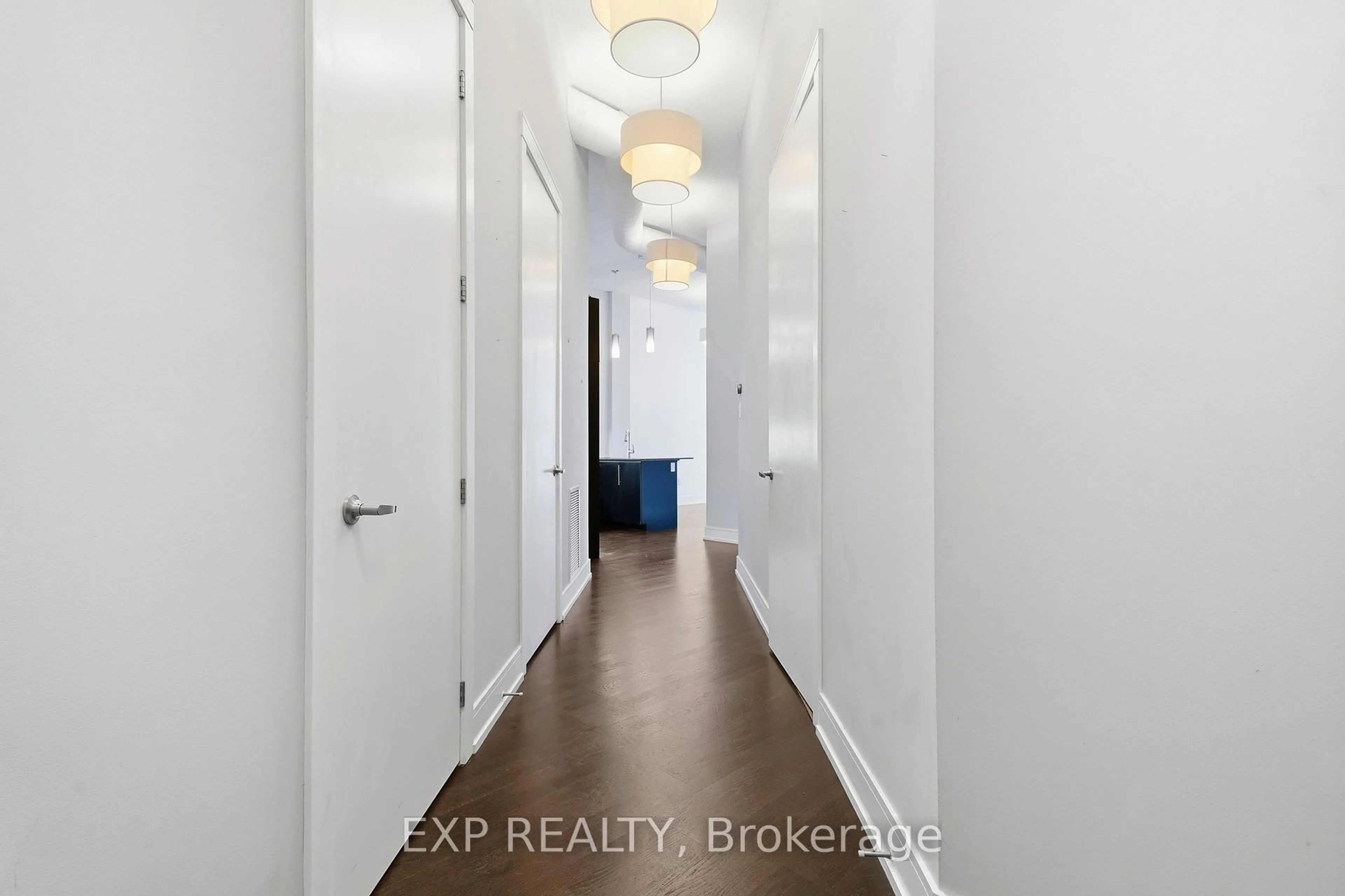 Indoor entryway for 112 Benton St #417, Kitchener Ontario N2G 3H6