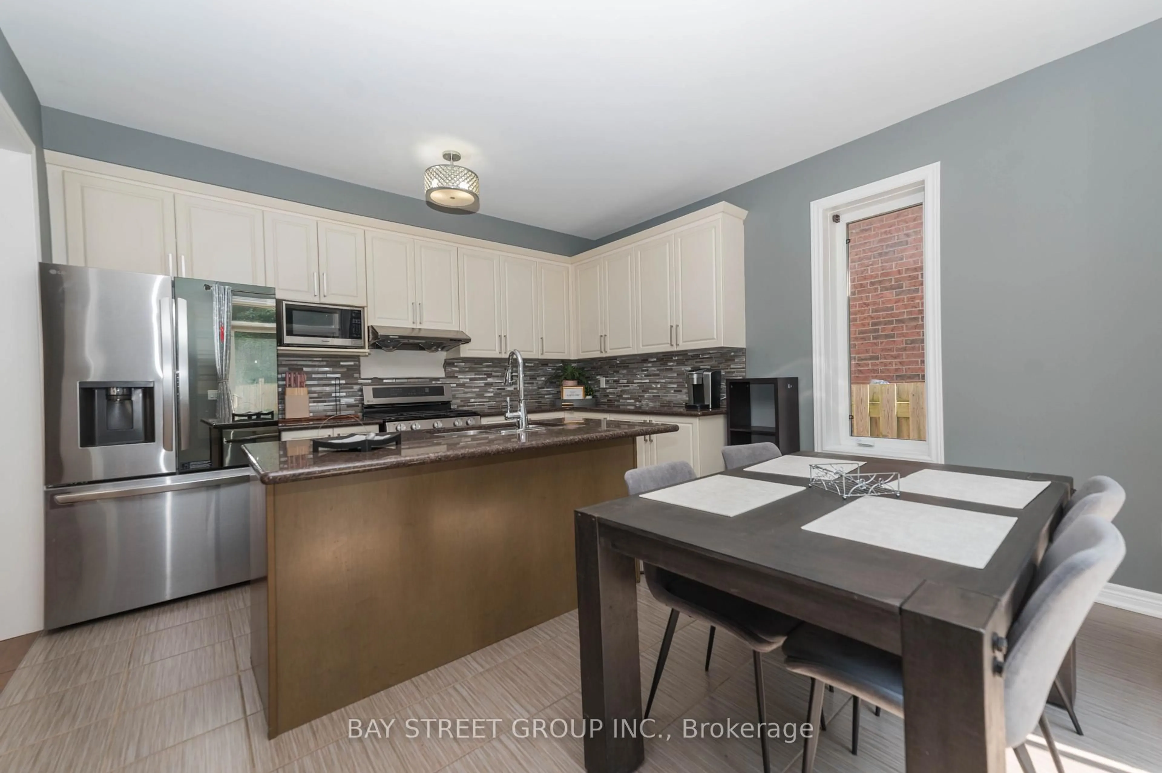Open concept kitchen, ceramic/tile floor for 116 Winterberry Blvd, Thorold Ontario L2V 0B5